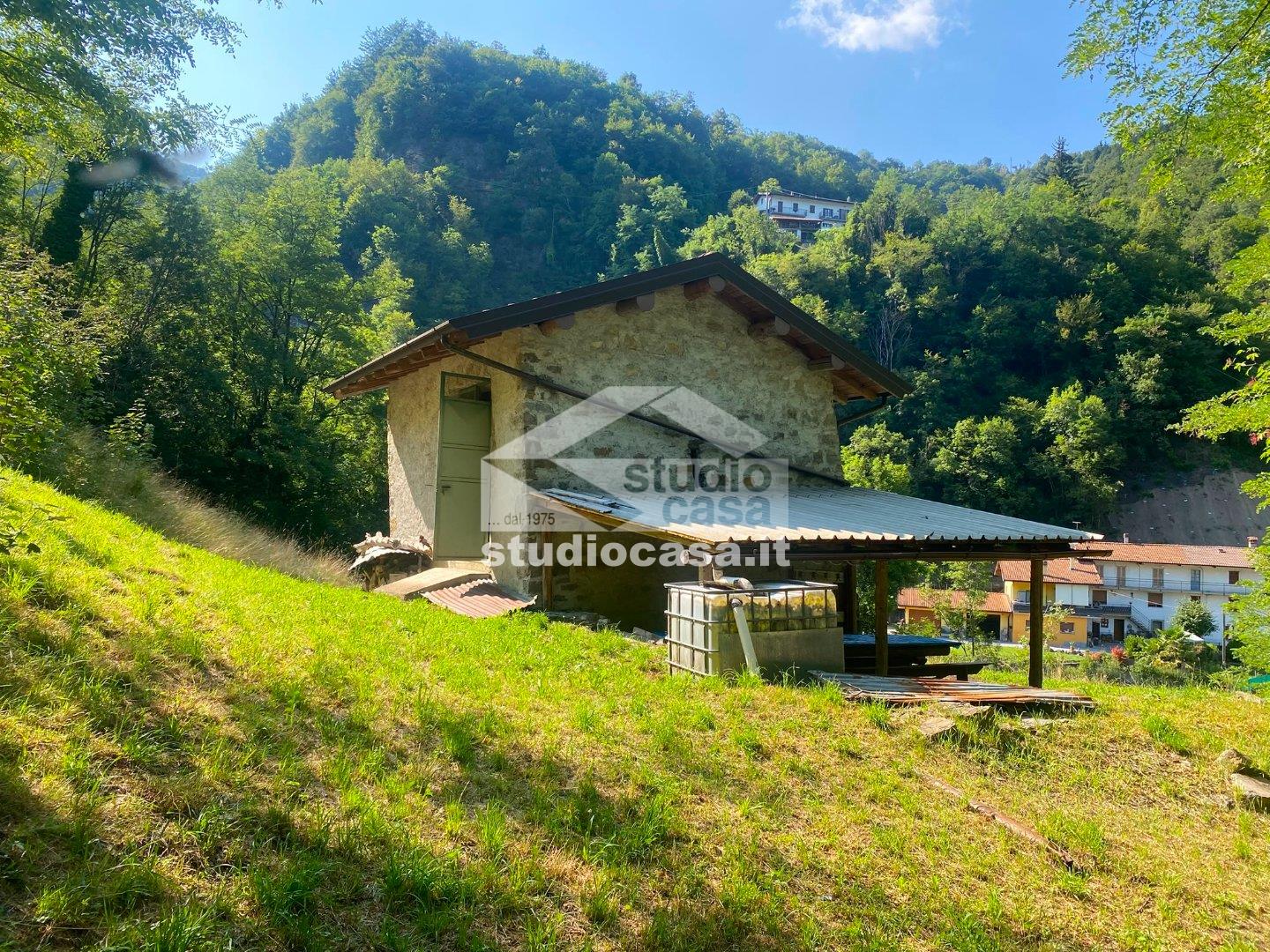 Casa Rustica in vendita a Val Brembilla
