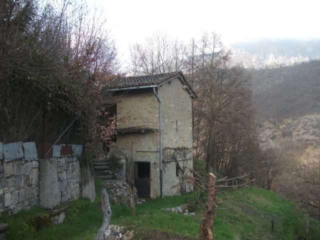 Casa Rustica in vendita a Val Brembilla