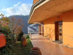 Villa a schiera di testa in vendita a Zogno