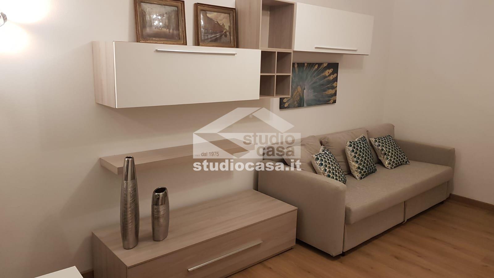 Stanza in Appartamento in affitto a Milano