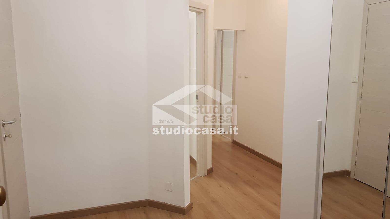 Stanza in Appartamento in affitto a Milano