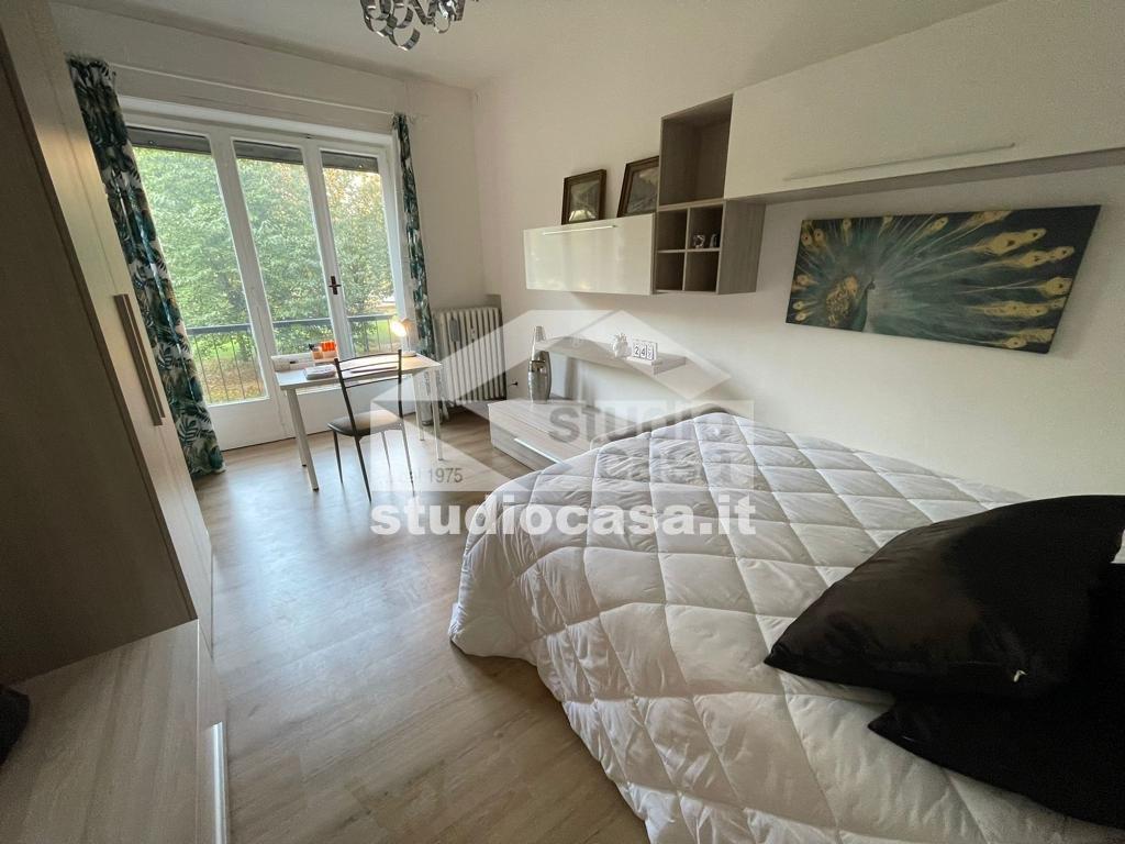 Stanza in Appartamento in affitto a Milano