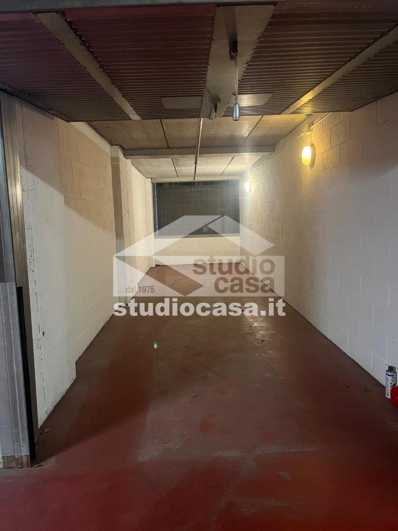 Box / Autorimessa in affitto a Milano