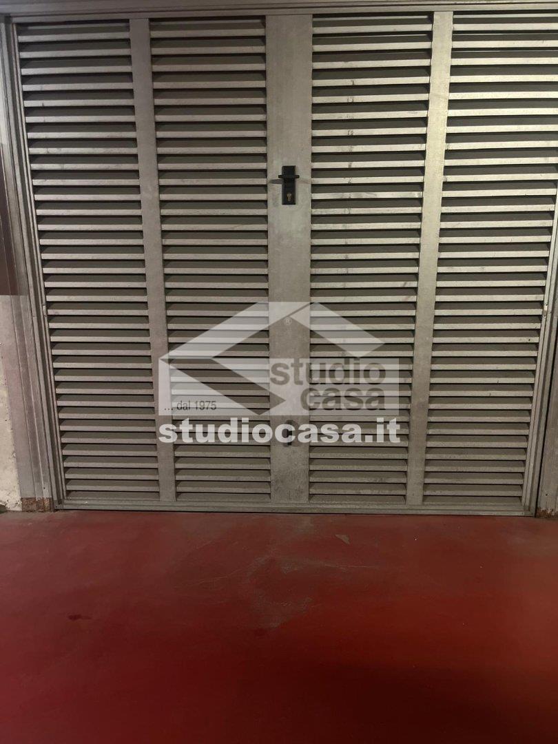 Box / Autorimessa in affitto a Milano