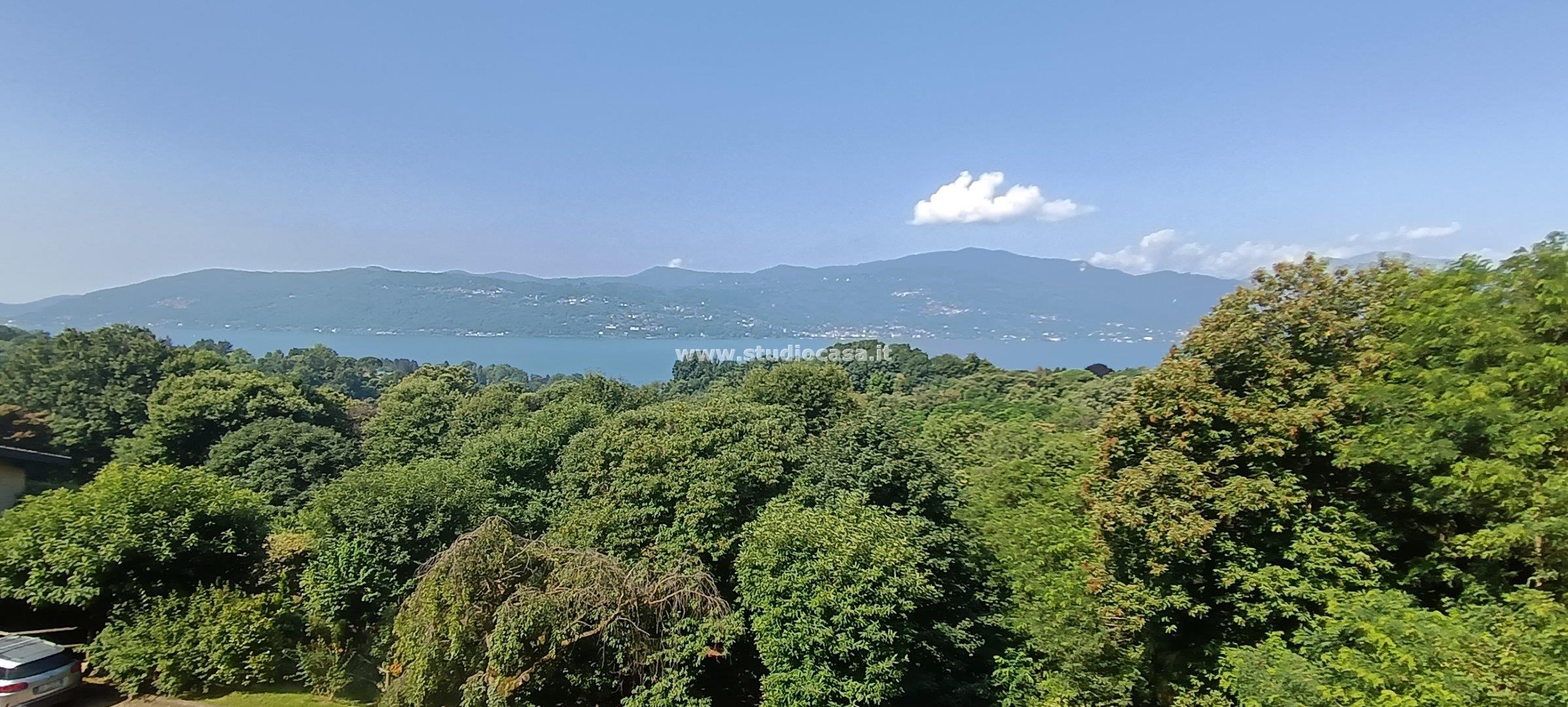 Villa a schiera in vendita a Laveno-Mombello