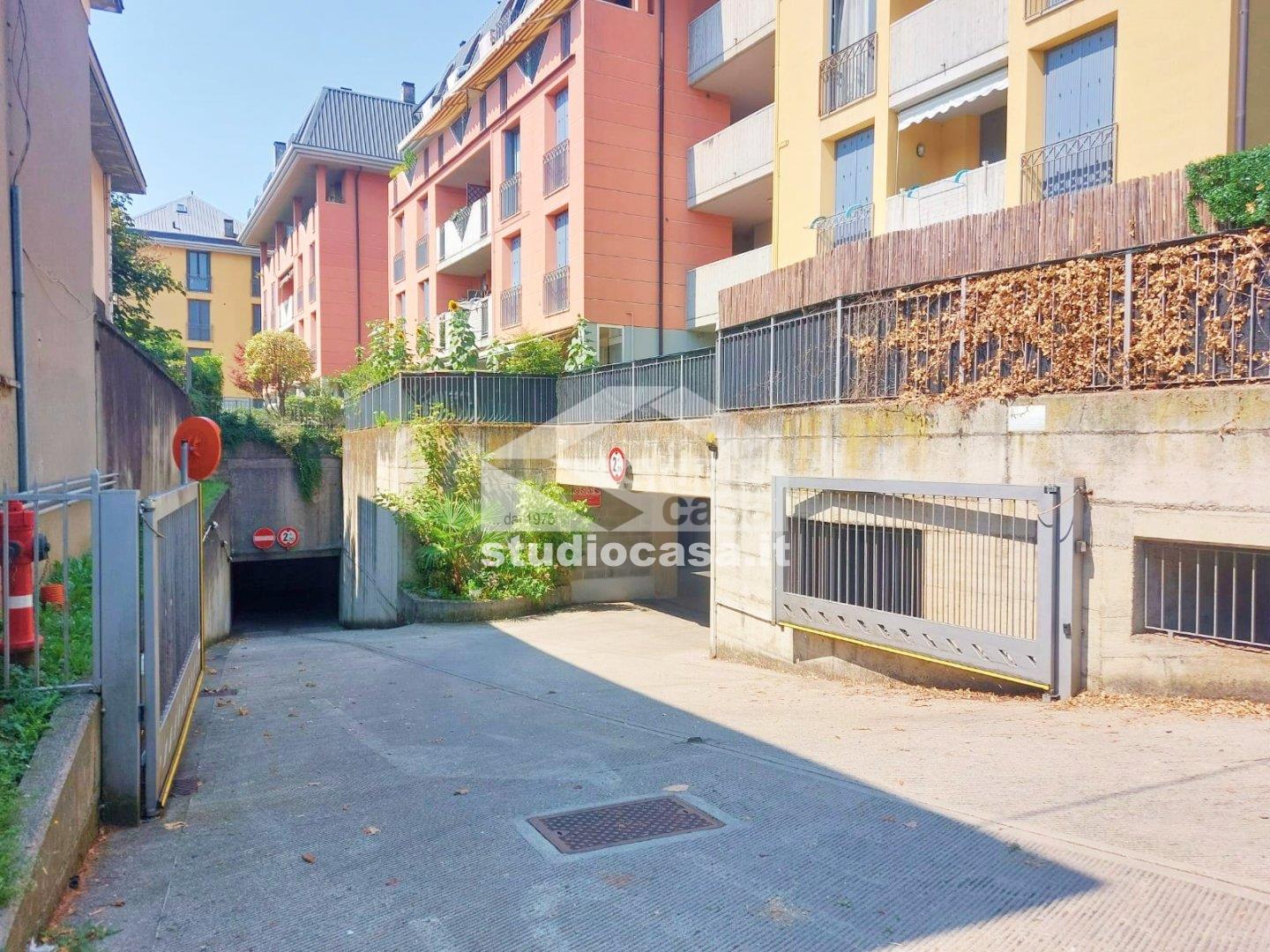 Box / Autorimessa in vendita a Alzano Lombardo