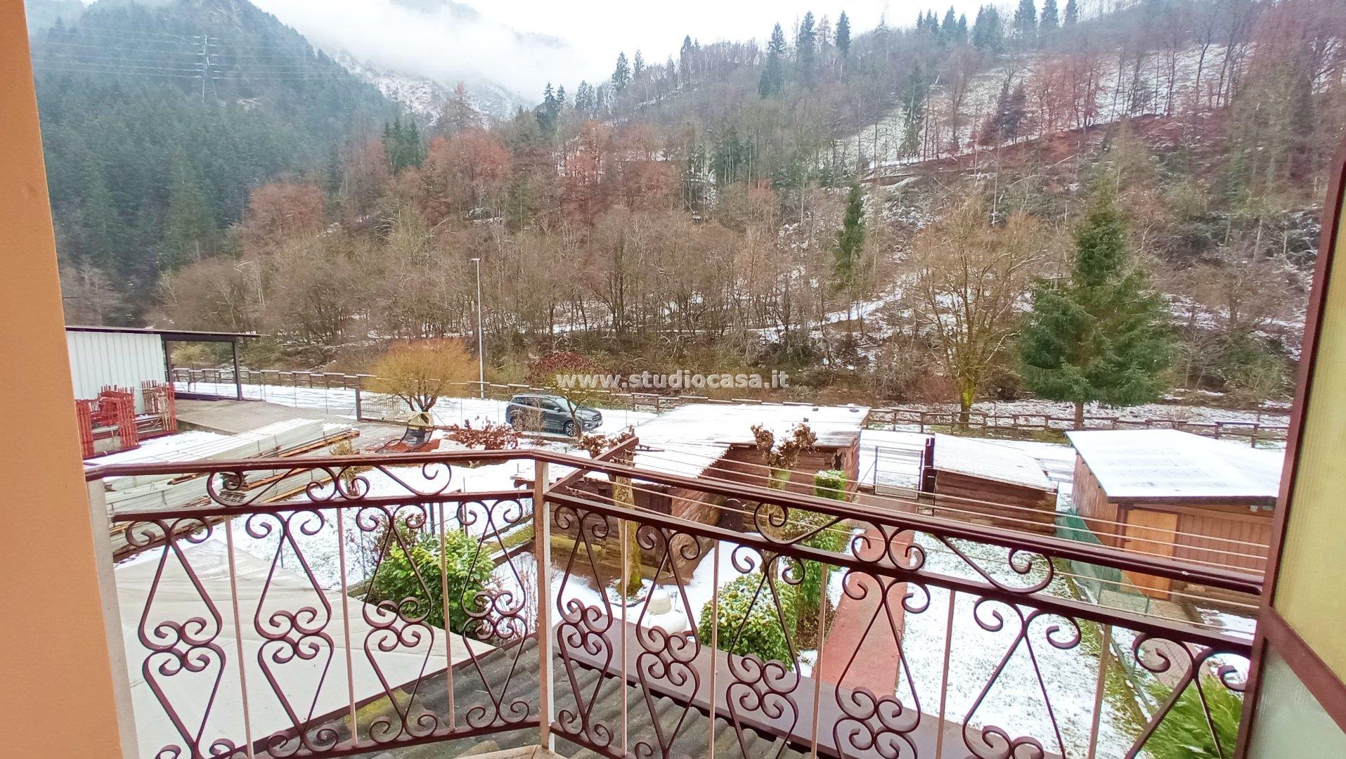 Appartamento in vendita a Gorno