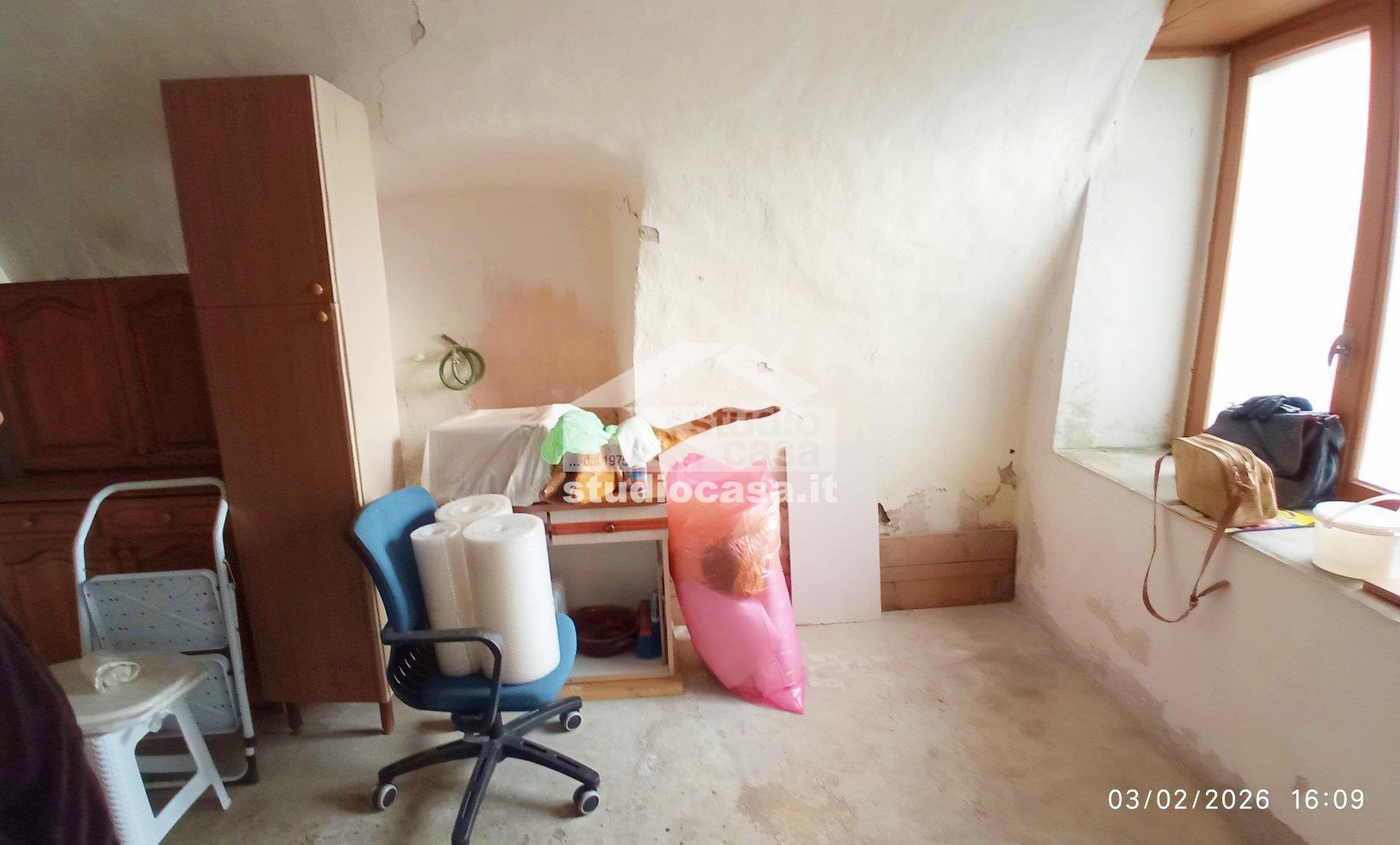 Casa Rustica in vendita a Gorno