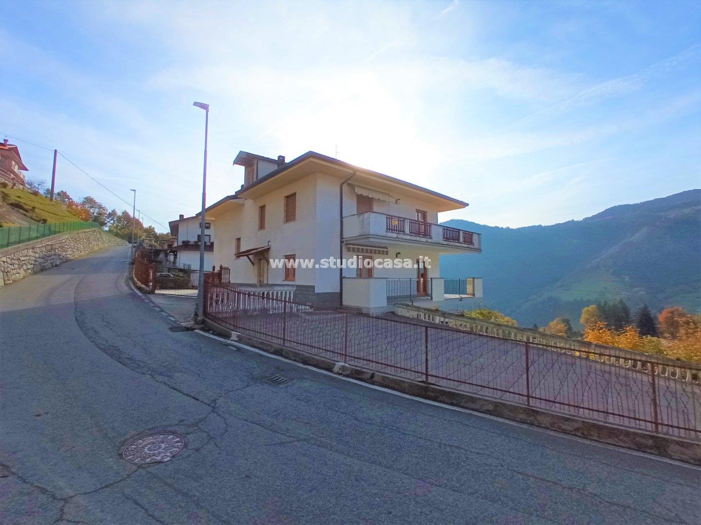 Appartamento in vendita a Gorno