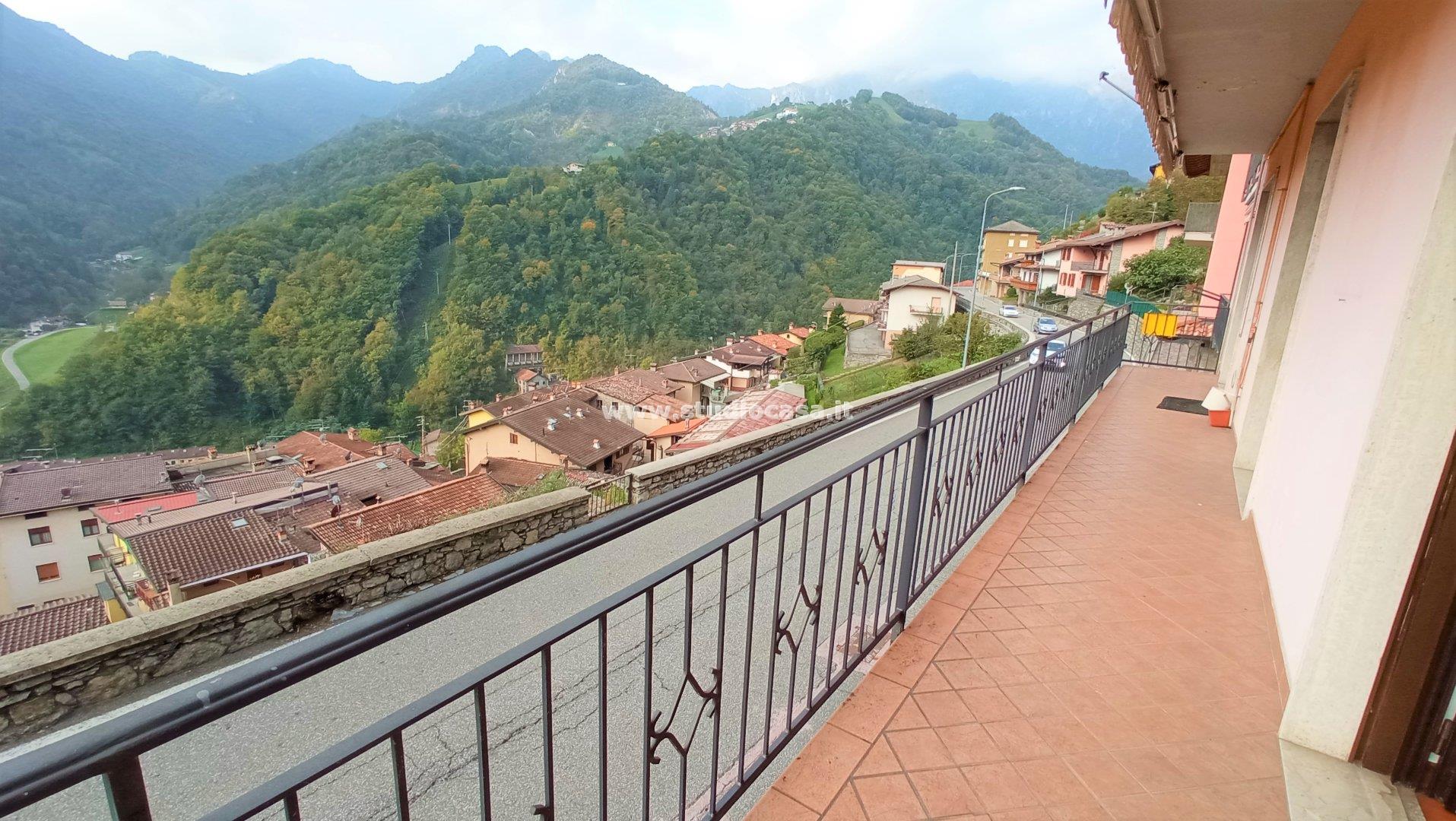 Appartamento in vendita a Gorno