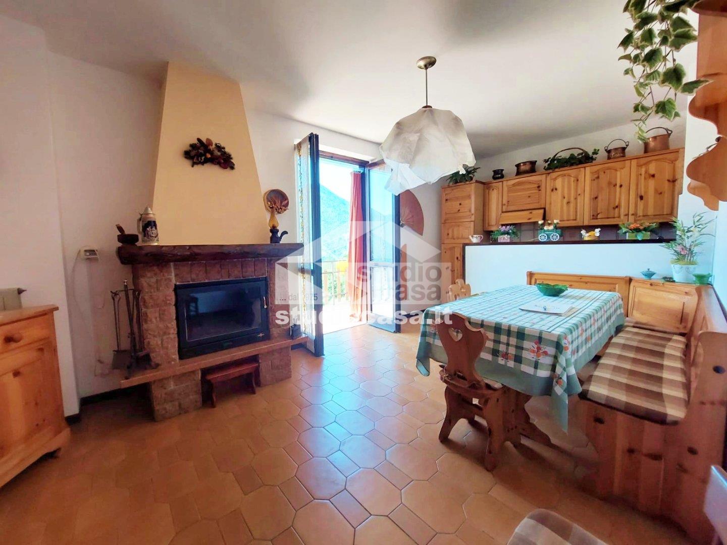 Appartamento in vendita a Gorno