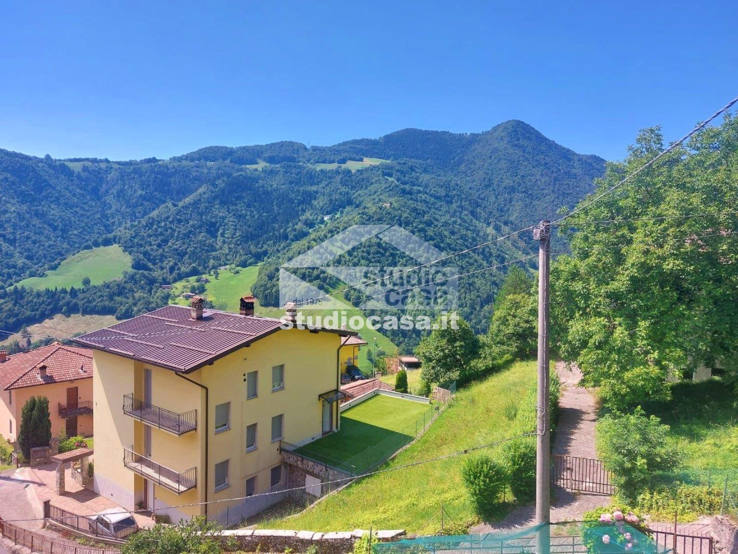 Appartamento in vendita a Gorno