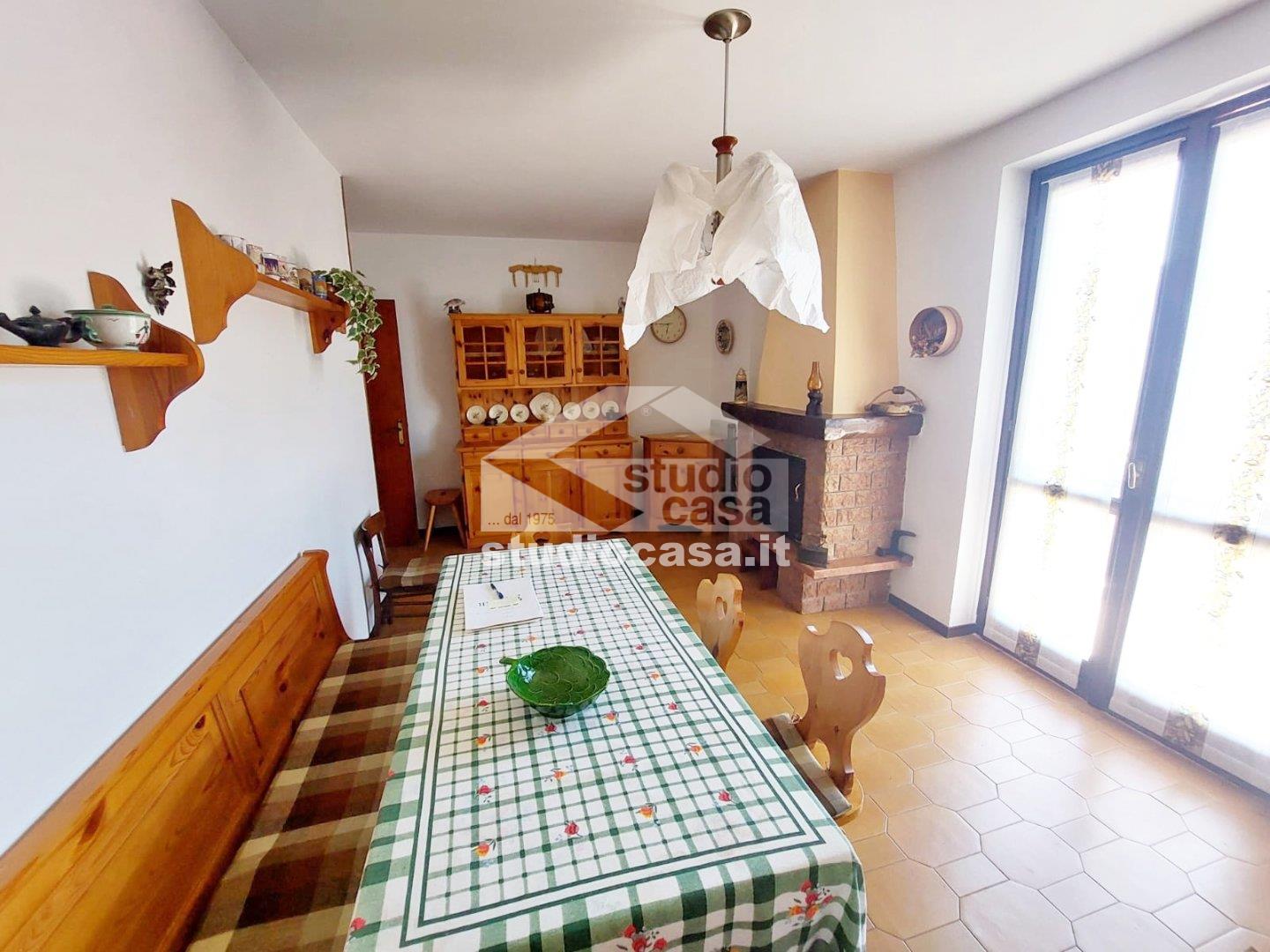 Appartamento in vendita a Gorno