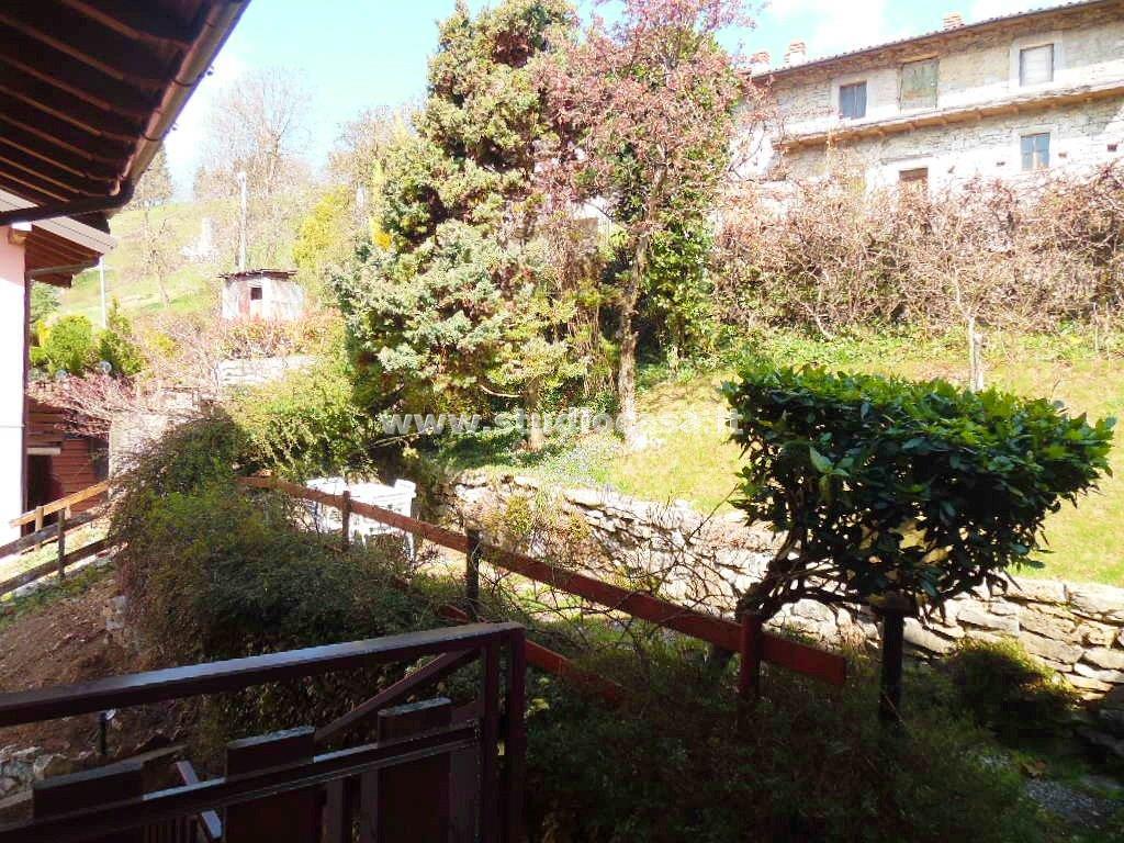Appartamento in vendita a Gorno