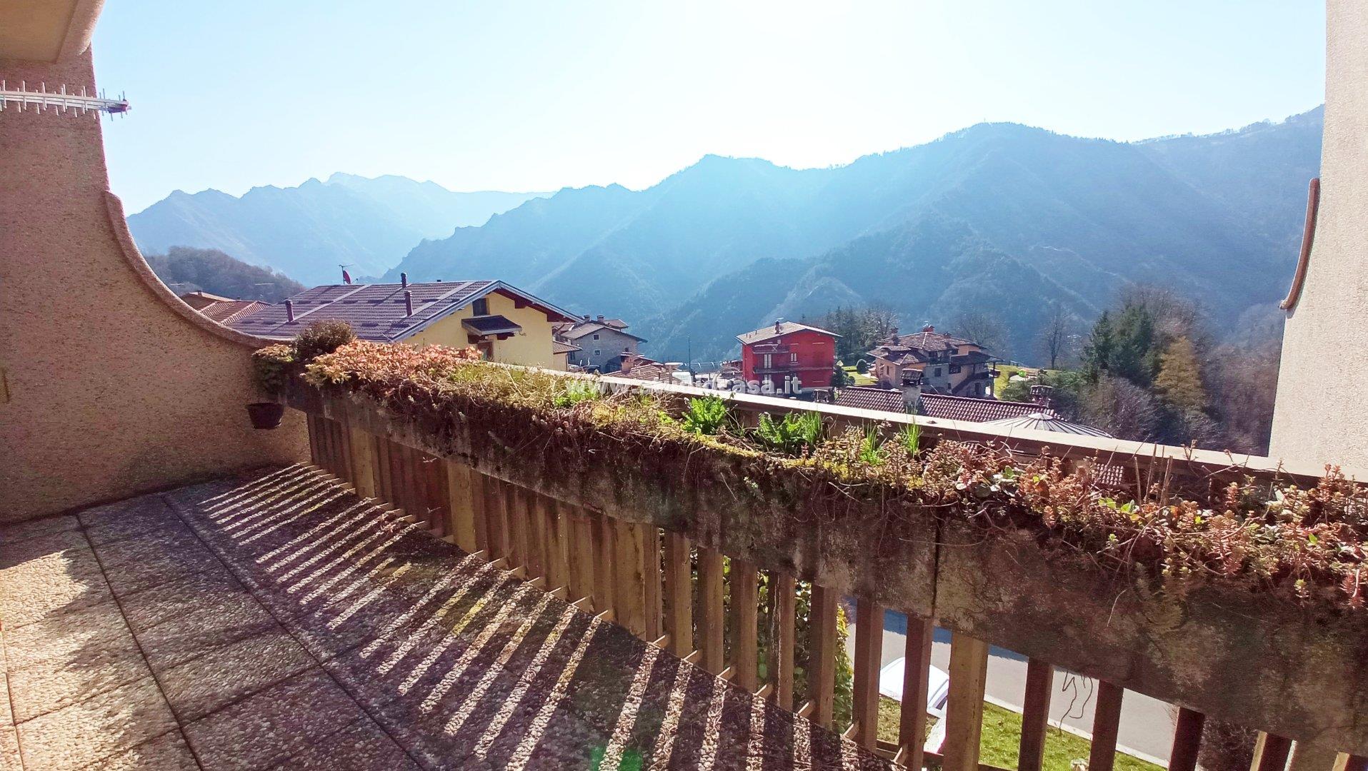 Appartamento in vendita a Gorno