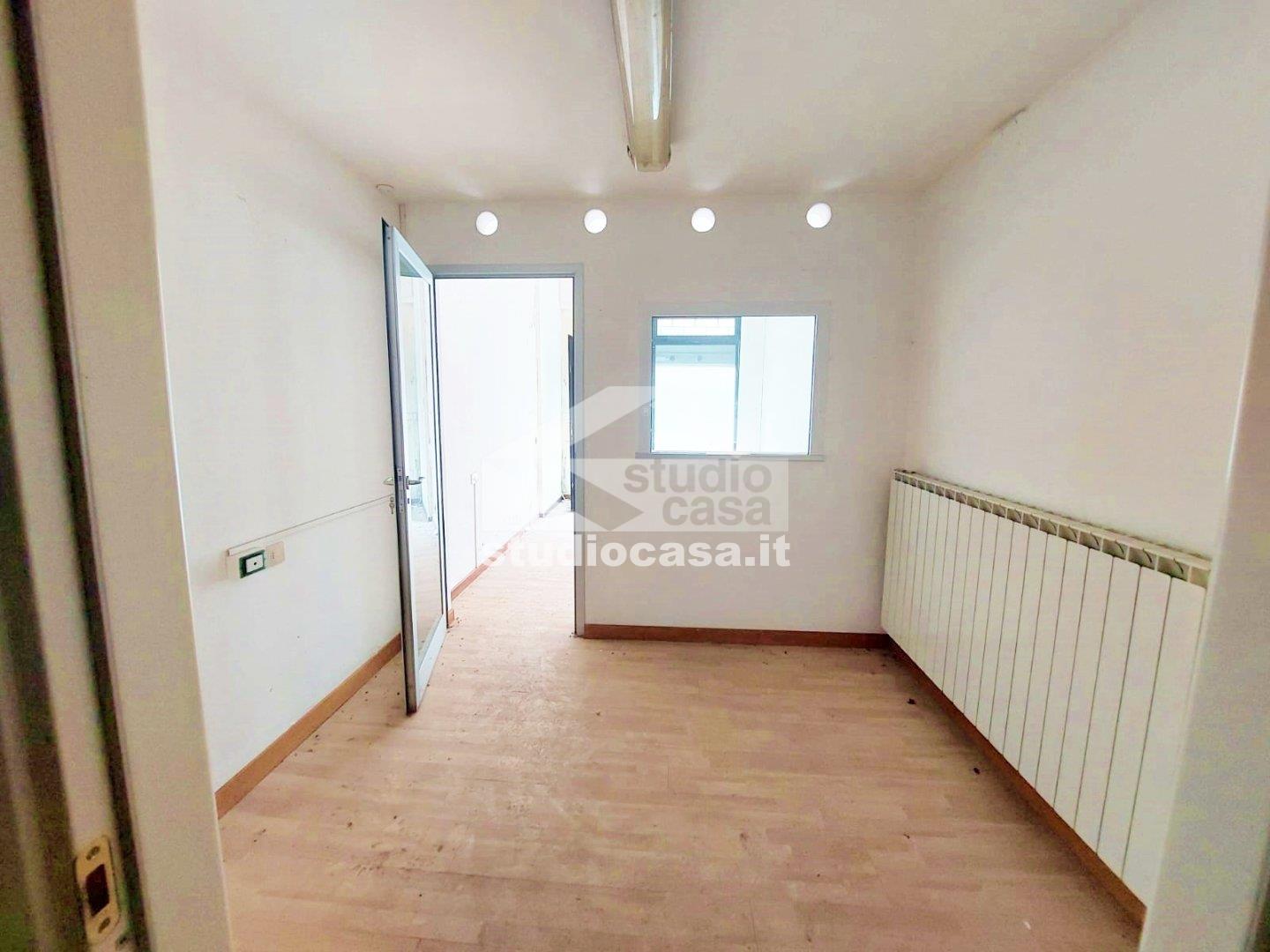 Negozio in vendita a Clusone