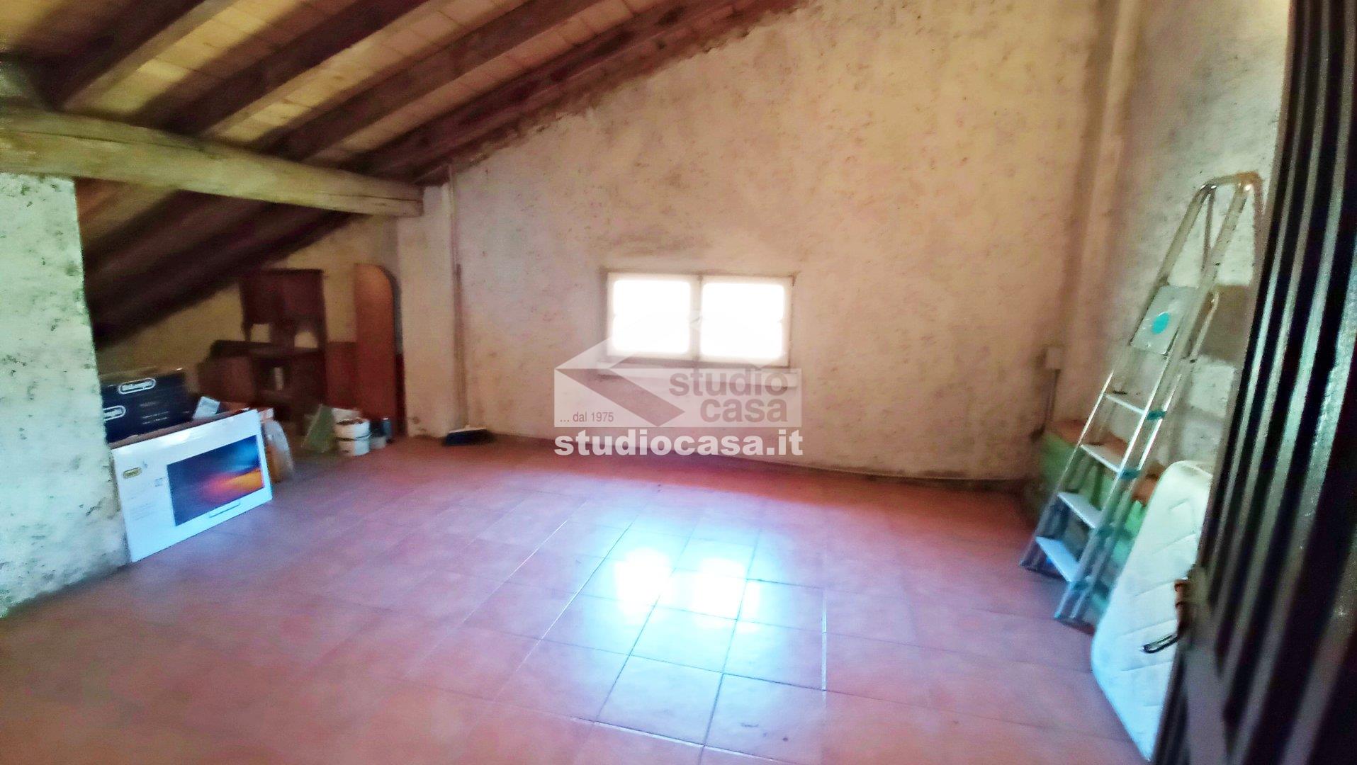 Appartamento in vendita a Gorno