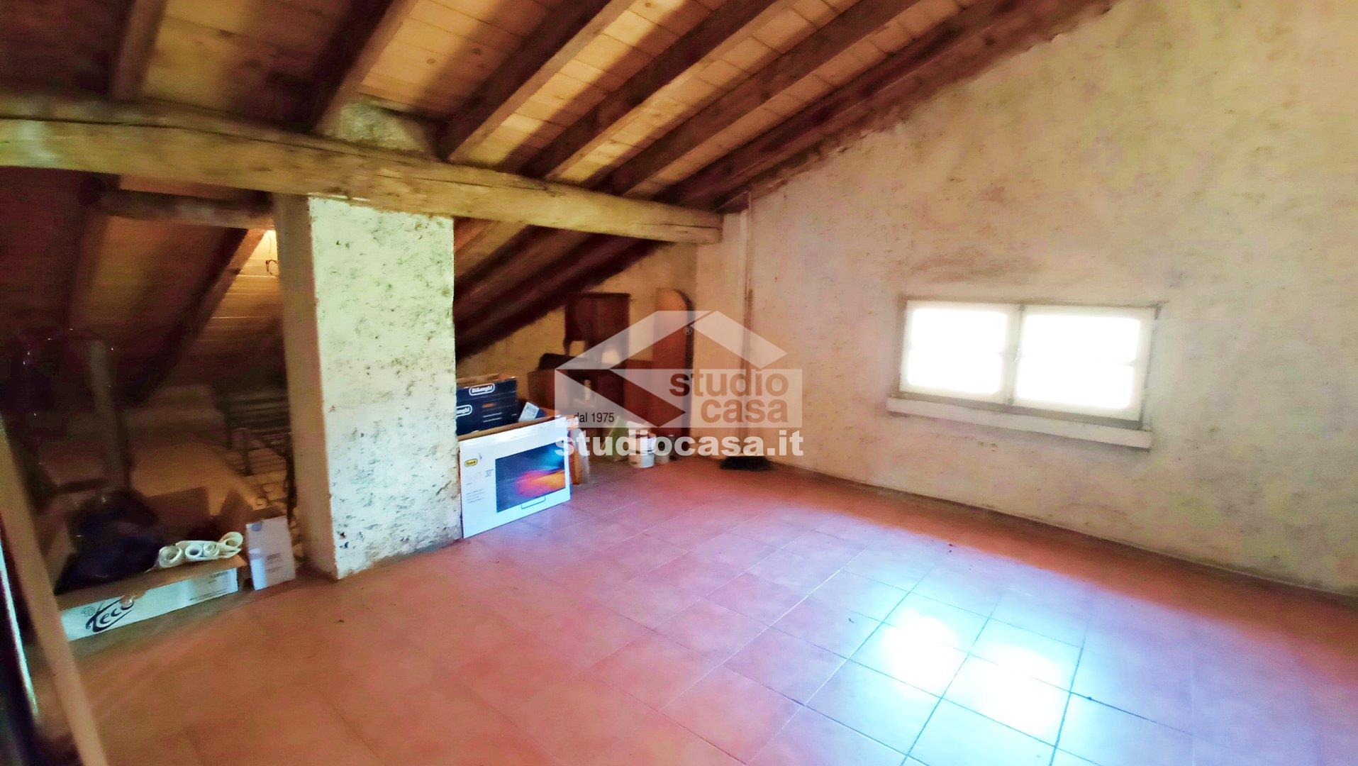 Appartamento in vendita a Gorno