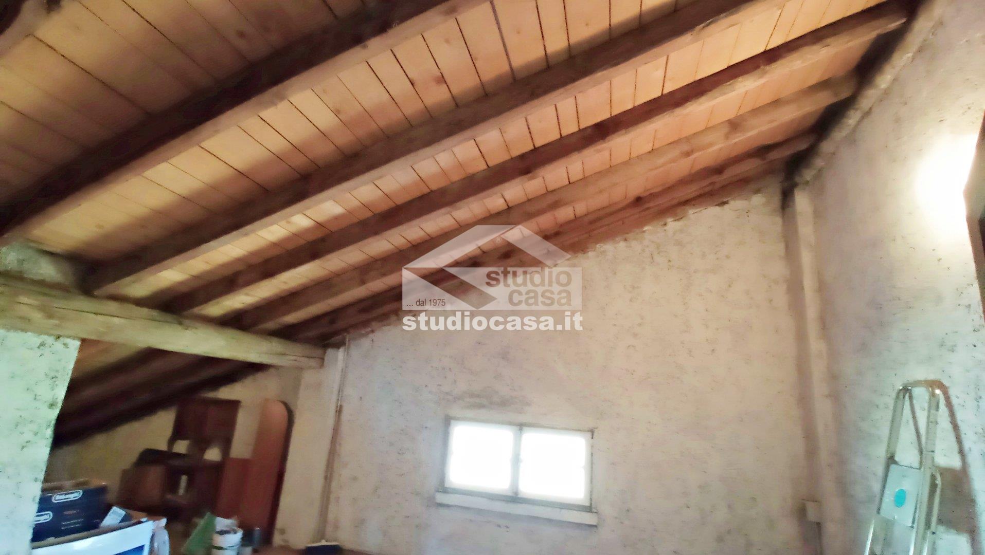 Appartamento in vendita a Gorno