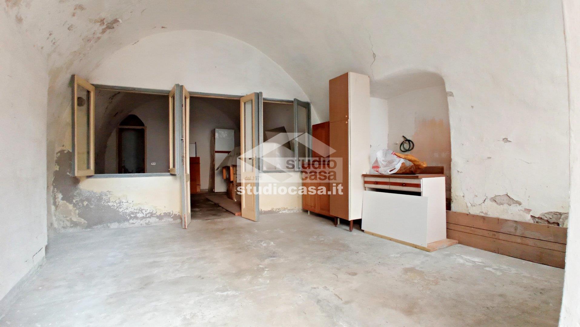 Casa Rustica in vendita a Gorno