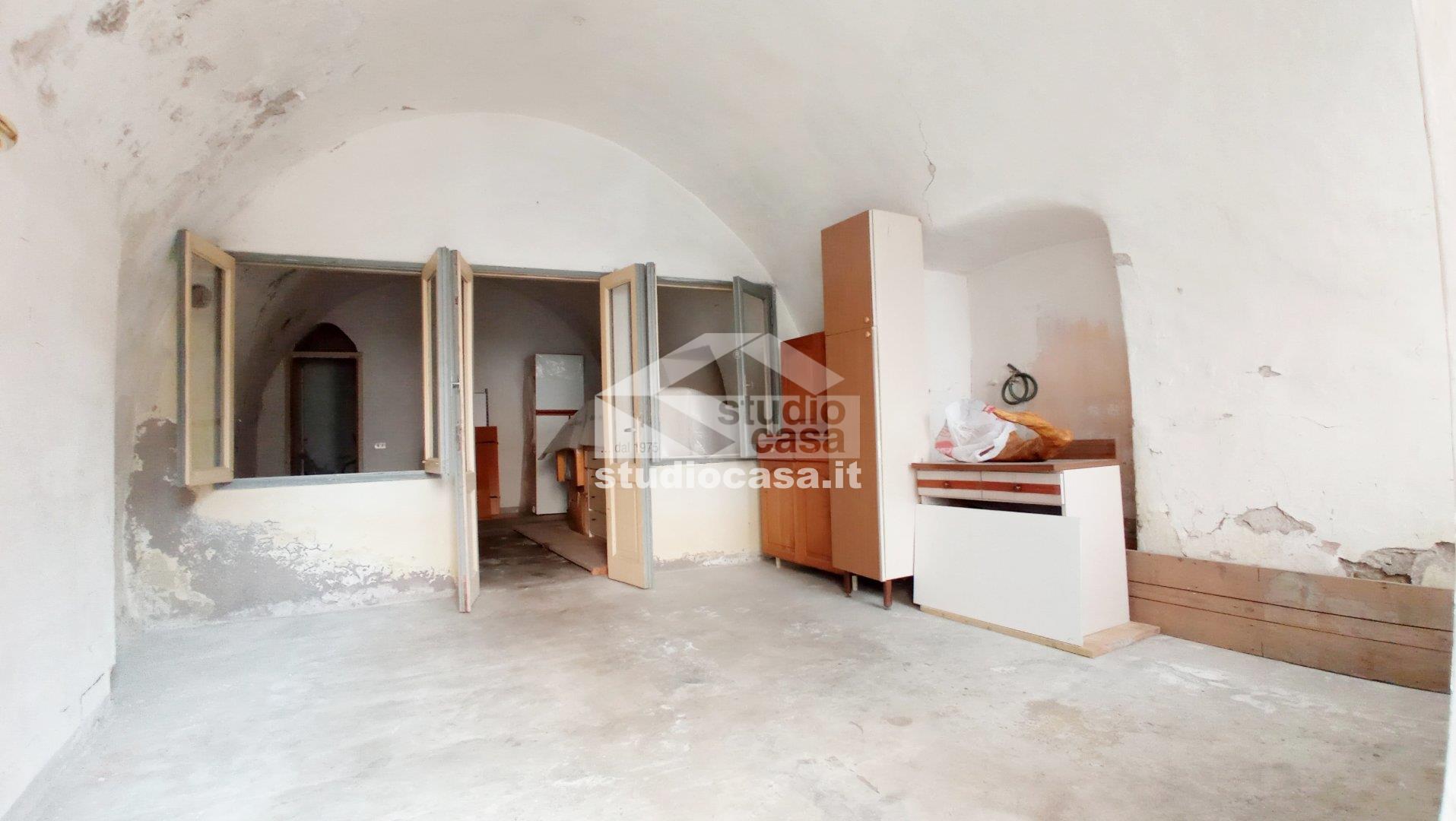 Casa Rustica in vendita a Gorno