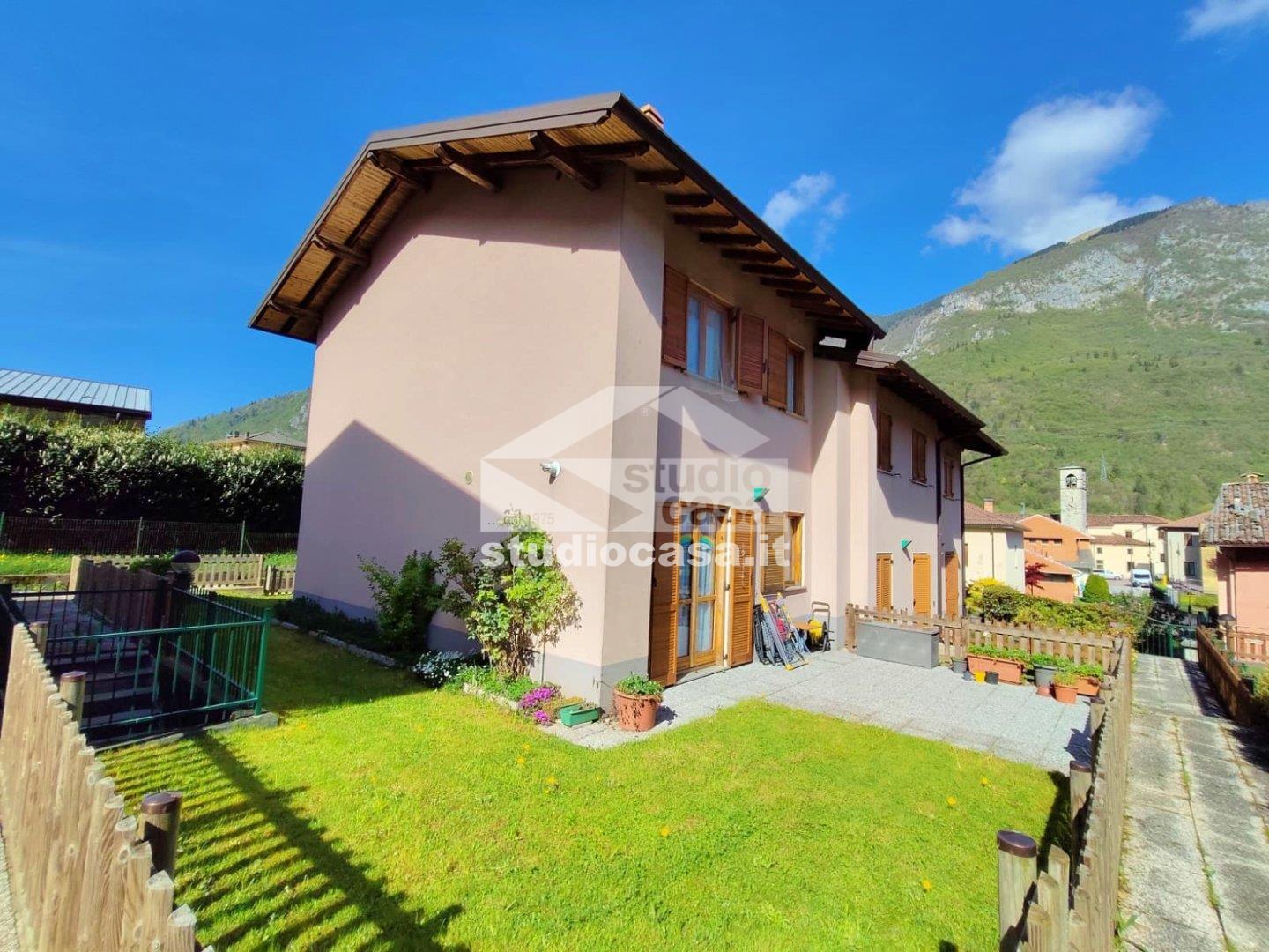 Villa a schiera di testa in vendita a Piario