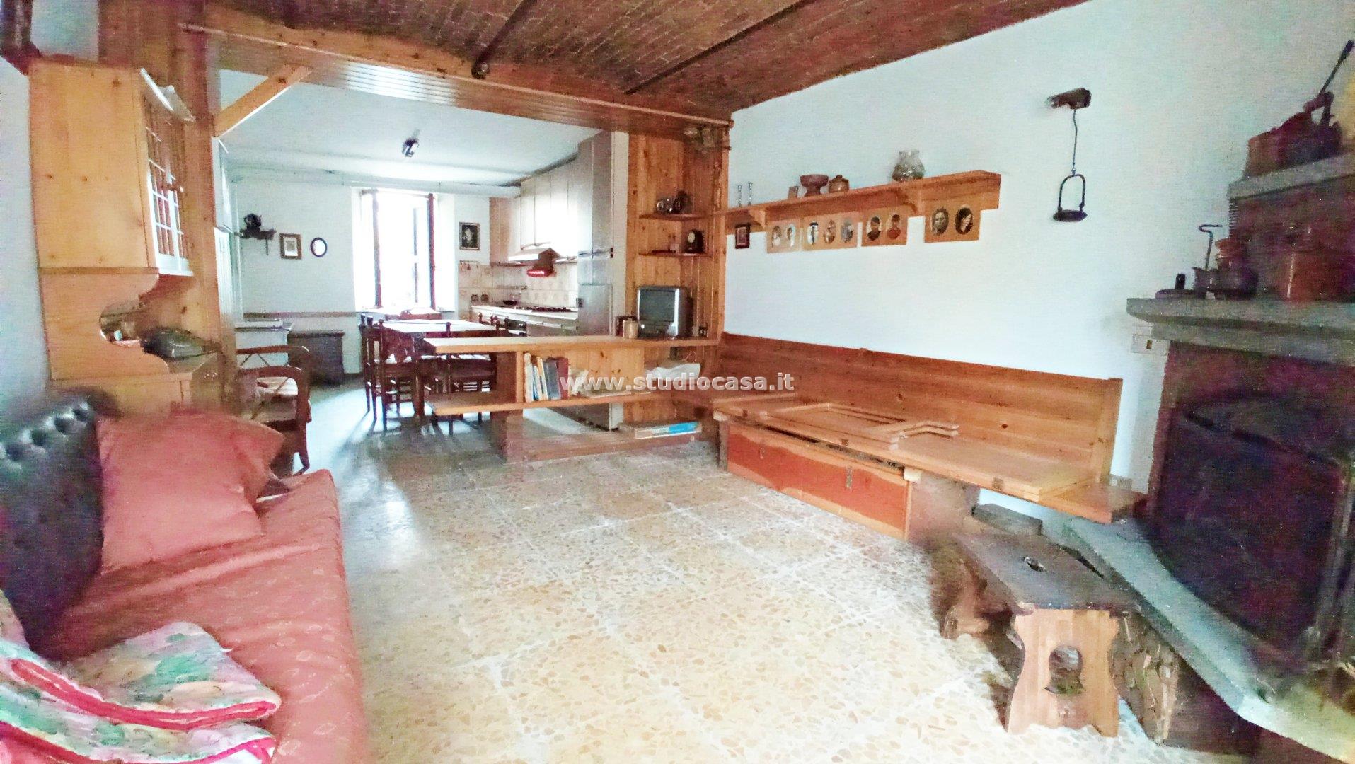 Appartamento in vendita a Gorno