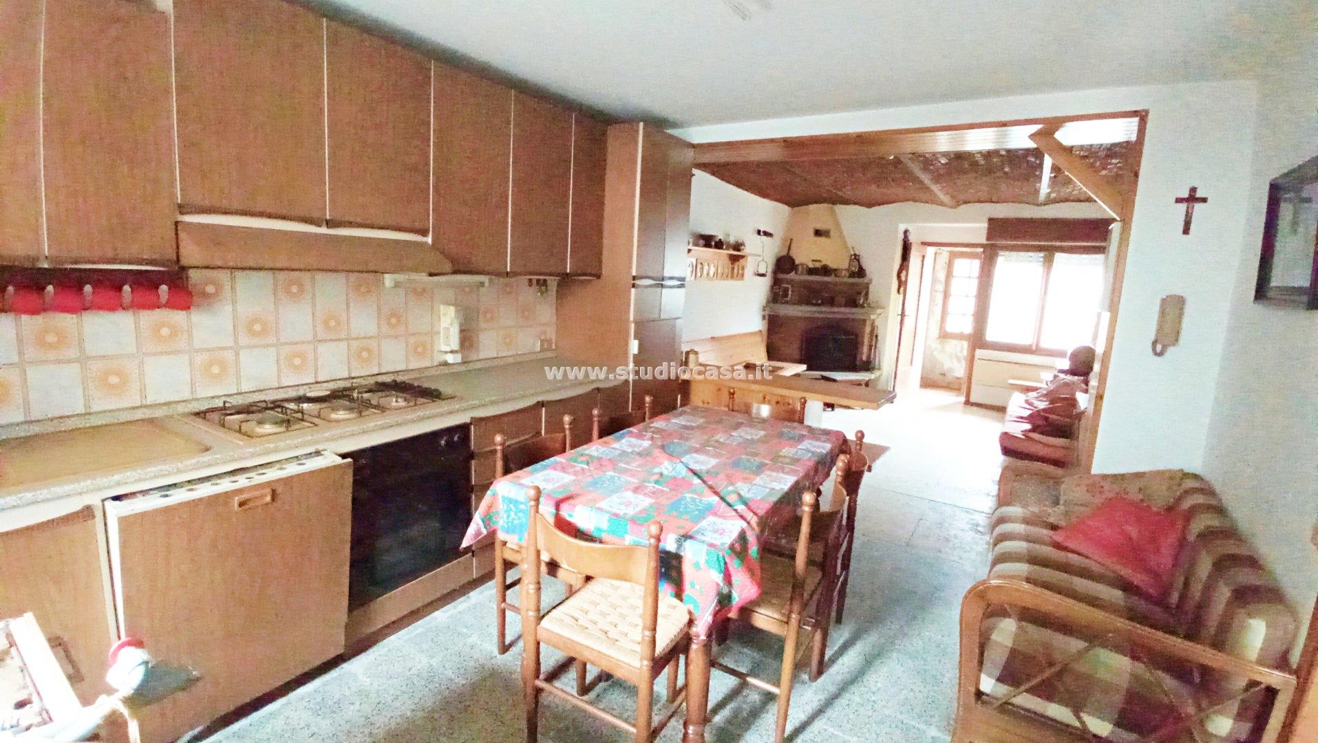 Appartamento in vendita a Gorno