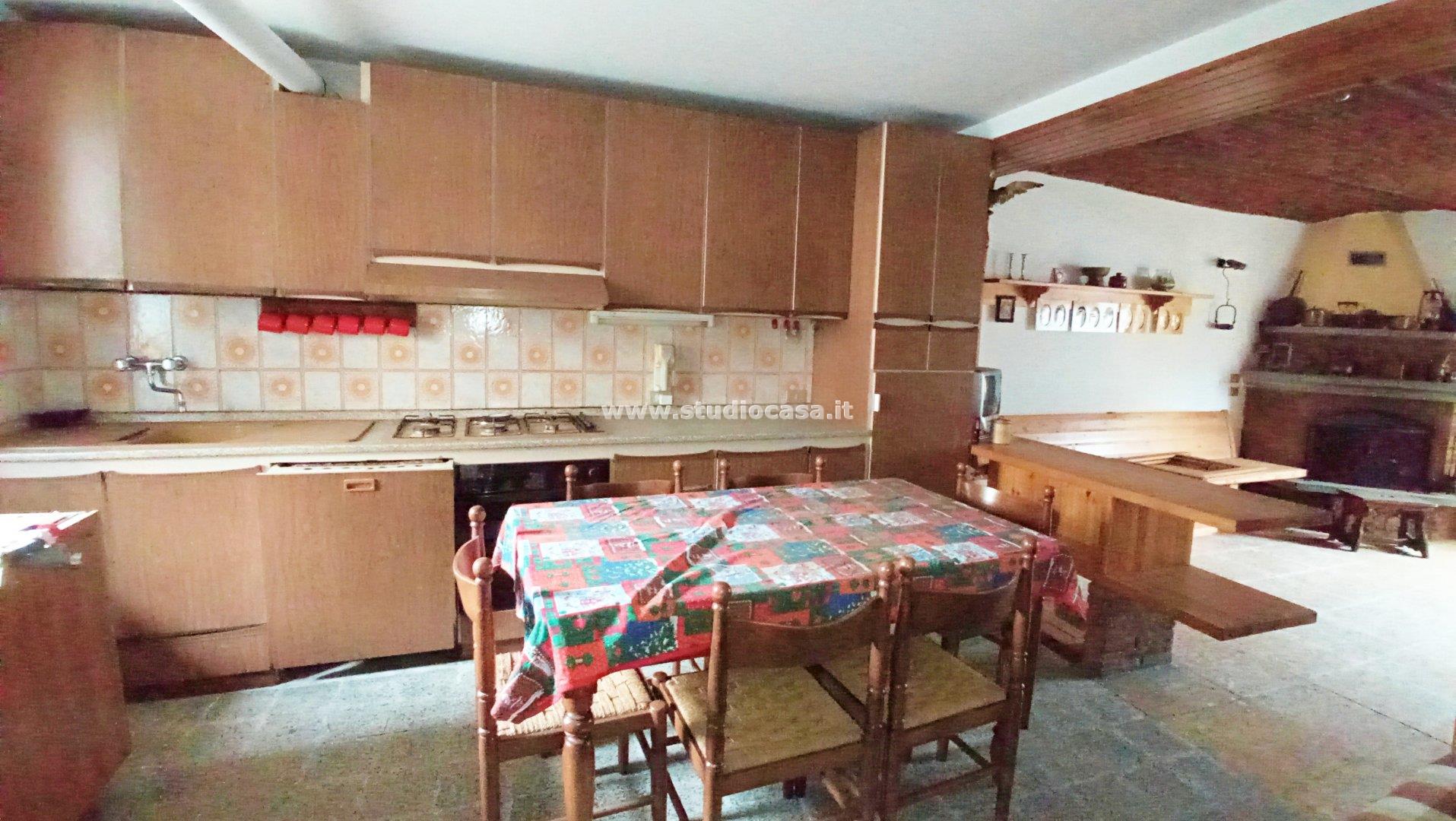 Appartamento in vendita a Gorno