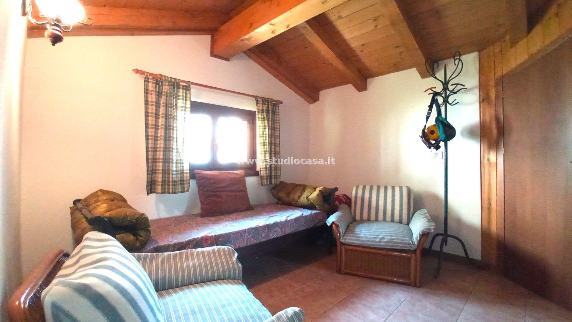 Appartamento in vendita a Gorno