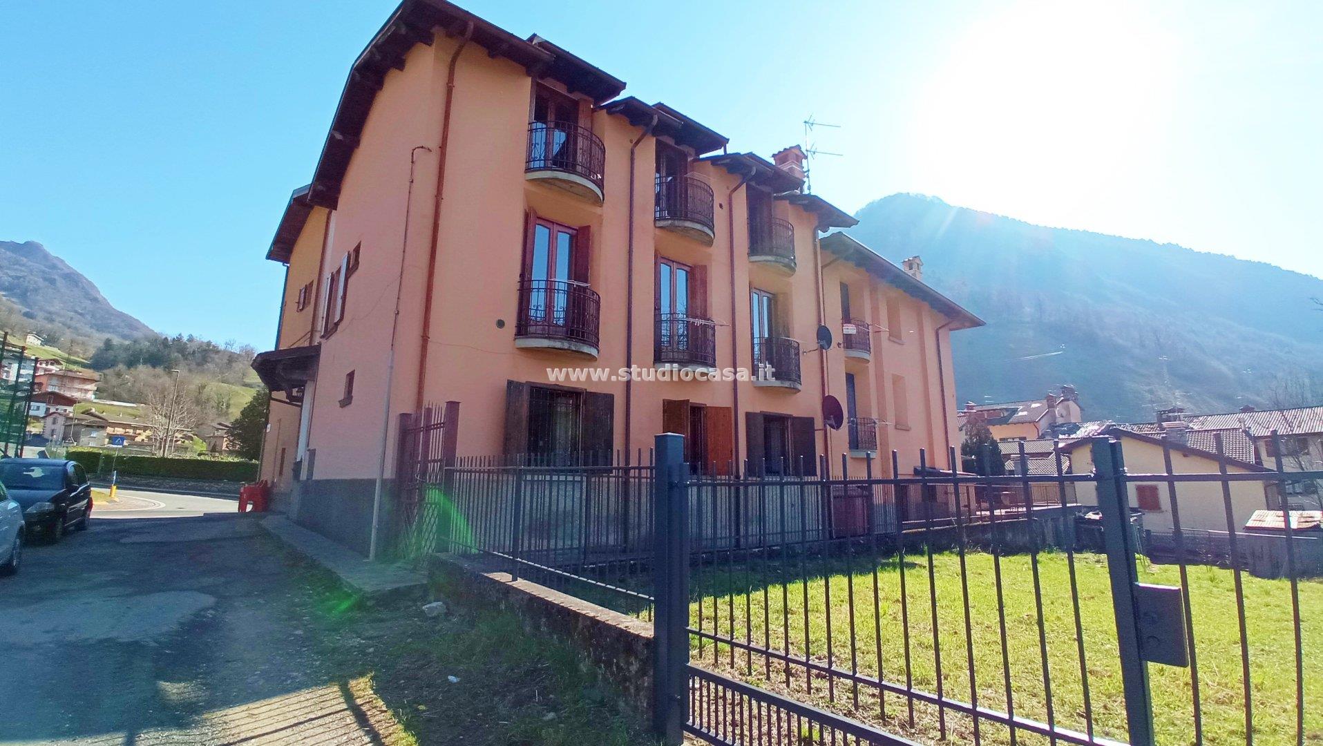 Casa Bifamiliare in vendita a Villa d