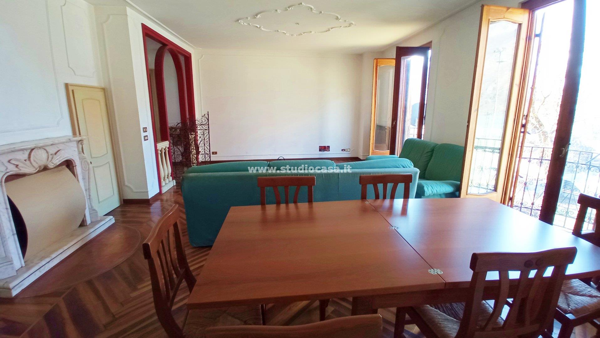Casa Bifamiliare in vendita a Villa d