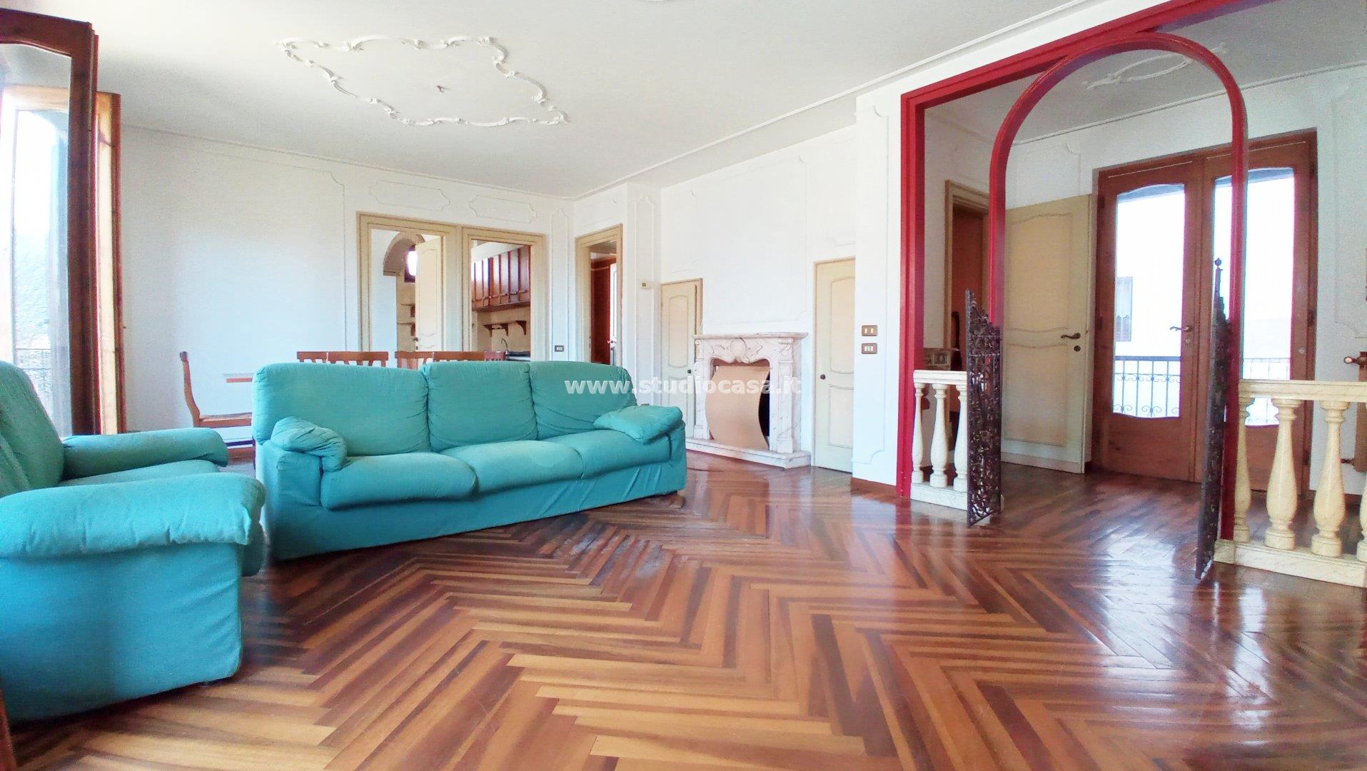 Casa Bifamiliare in vendita a Villa d