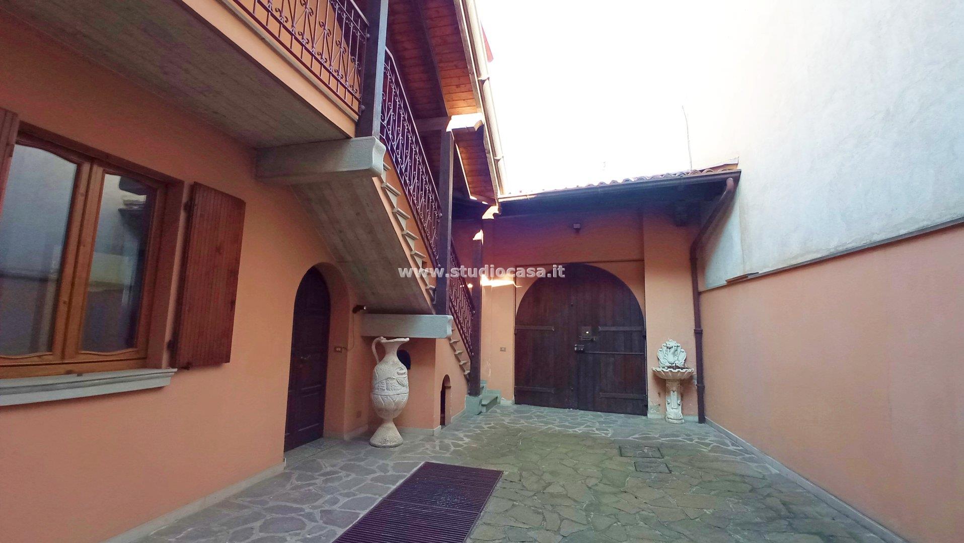 Casa Bifamiliare in vendita a Villa d