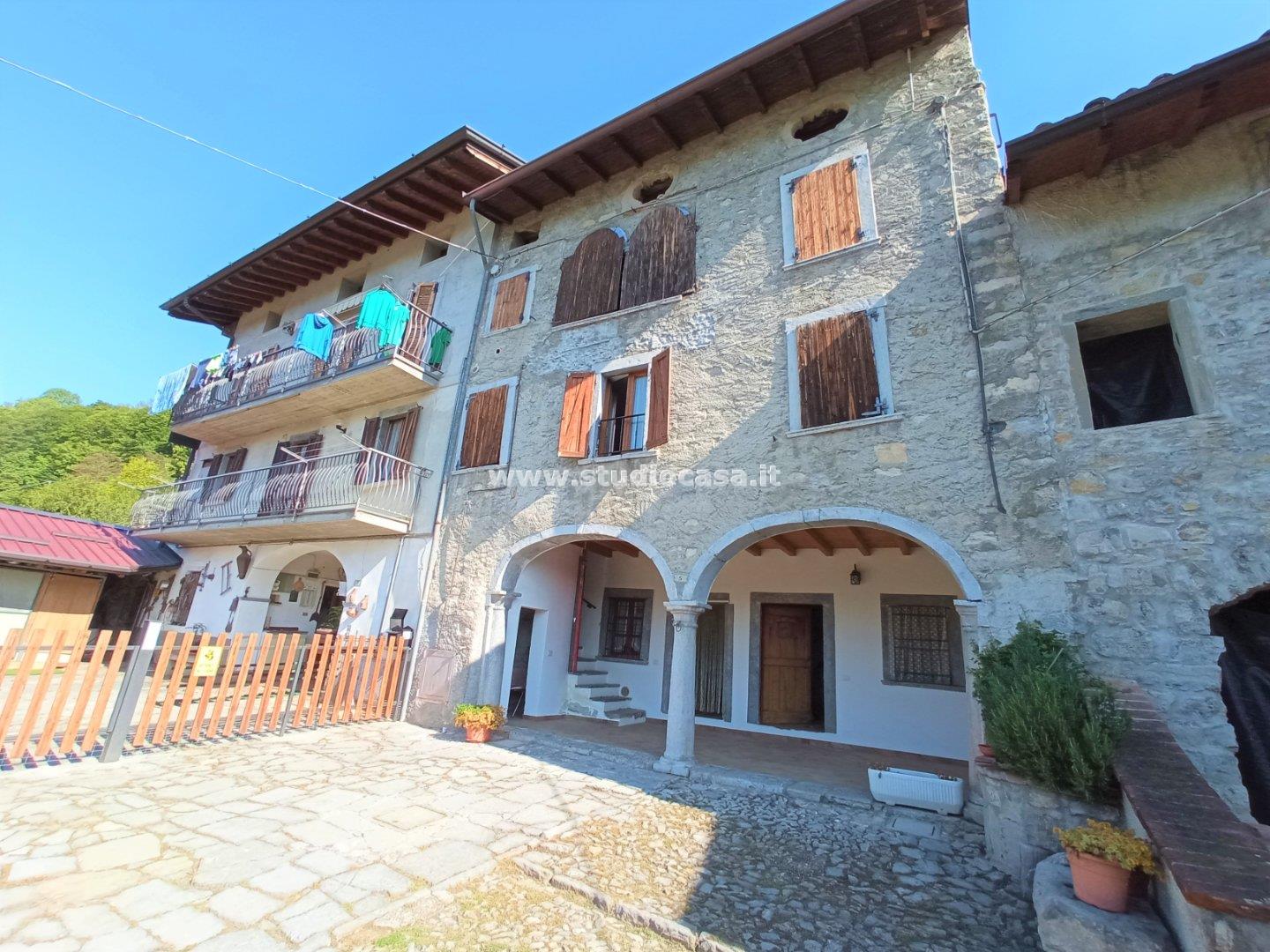 Appartamento in vendita a Gorno