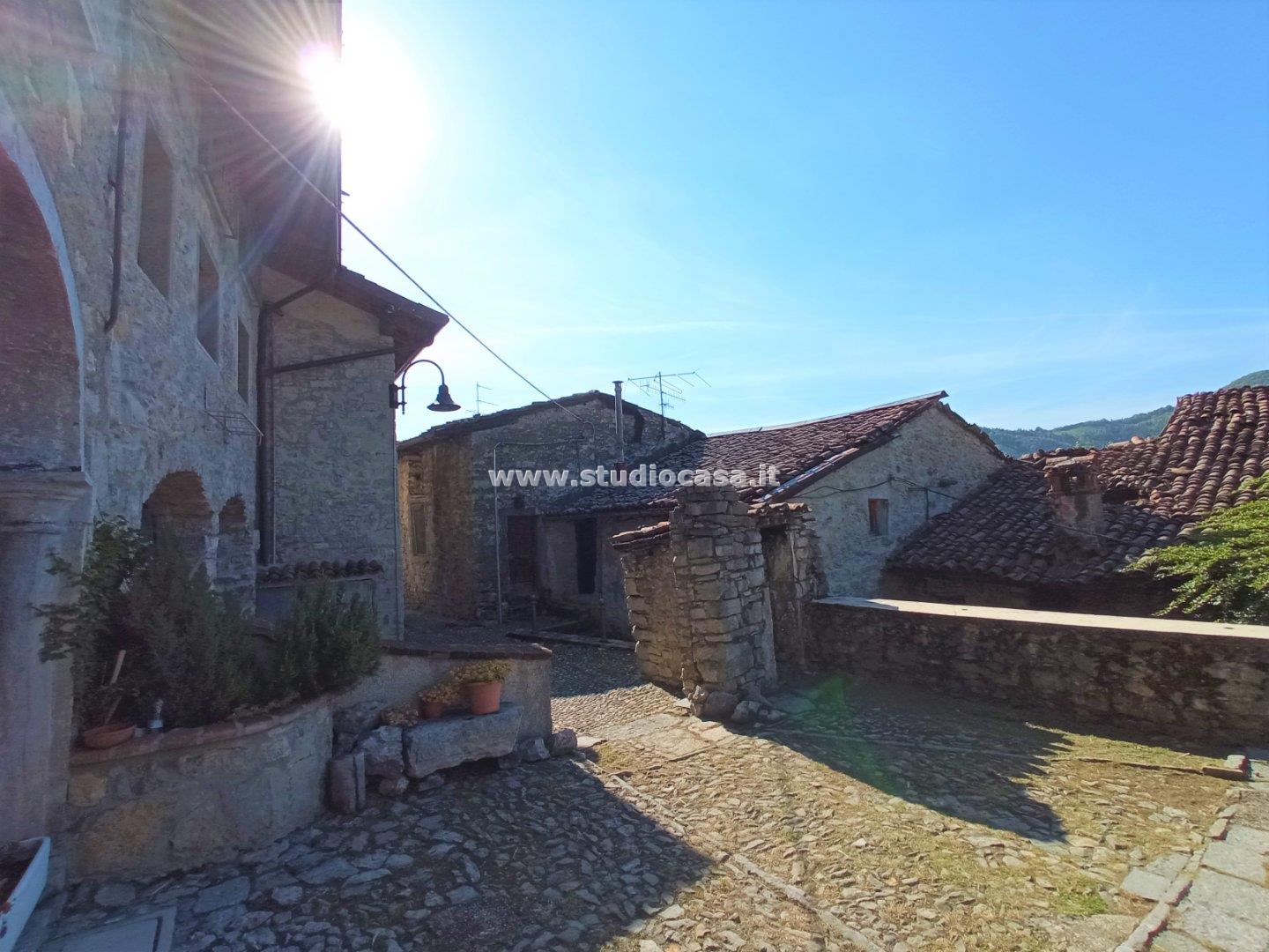 Appartamento in vendita a Gorno