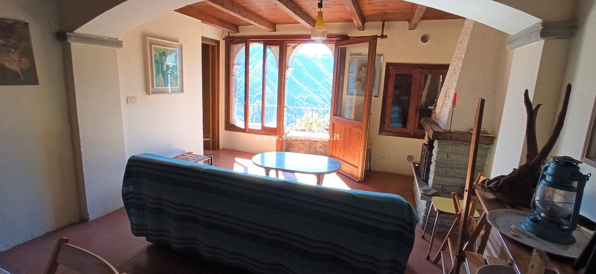 Appartamento in vendita a Gorno