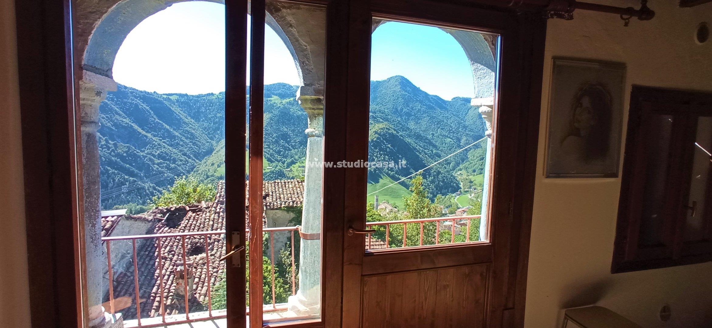 Appartamento in vendita a Gorno