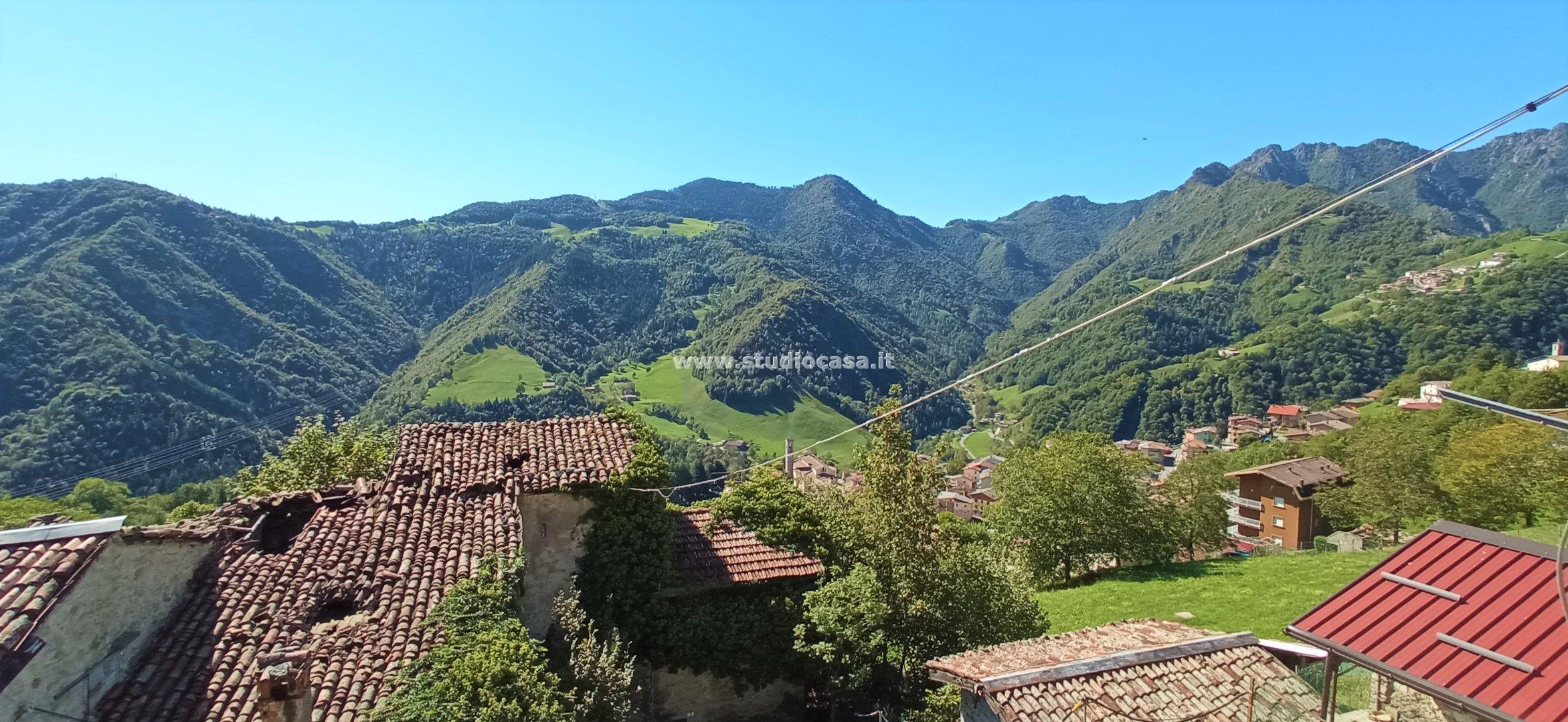 Appartamento in vendita a Gorno