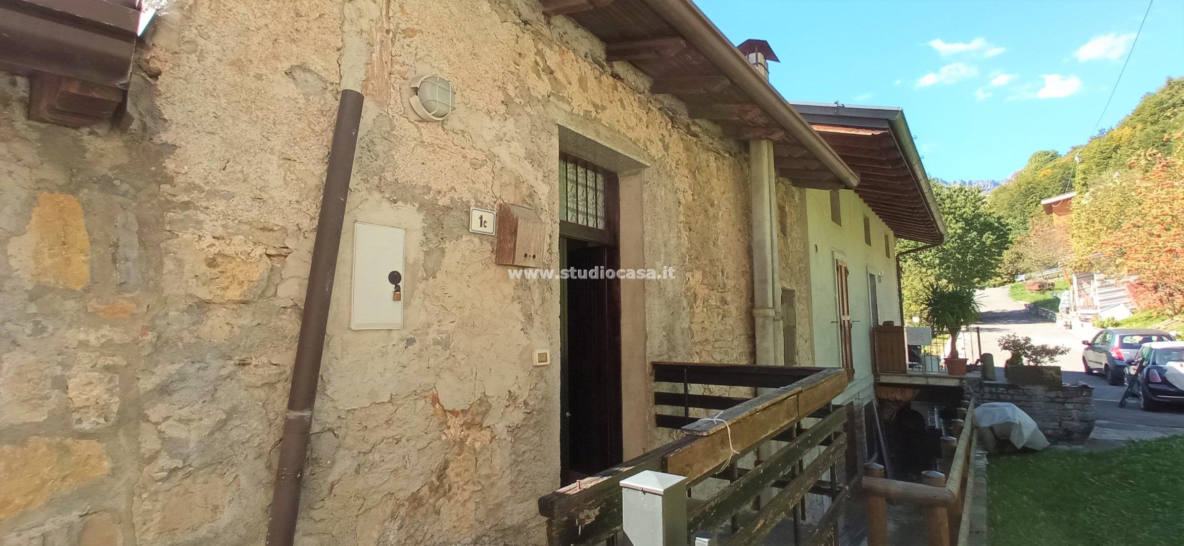 Appartamento in vendita a Gorno