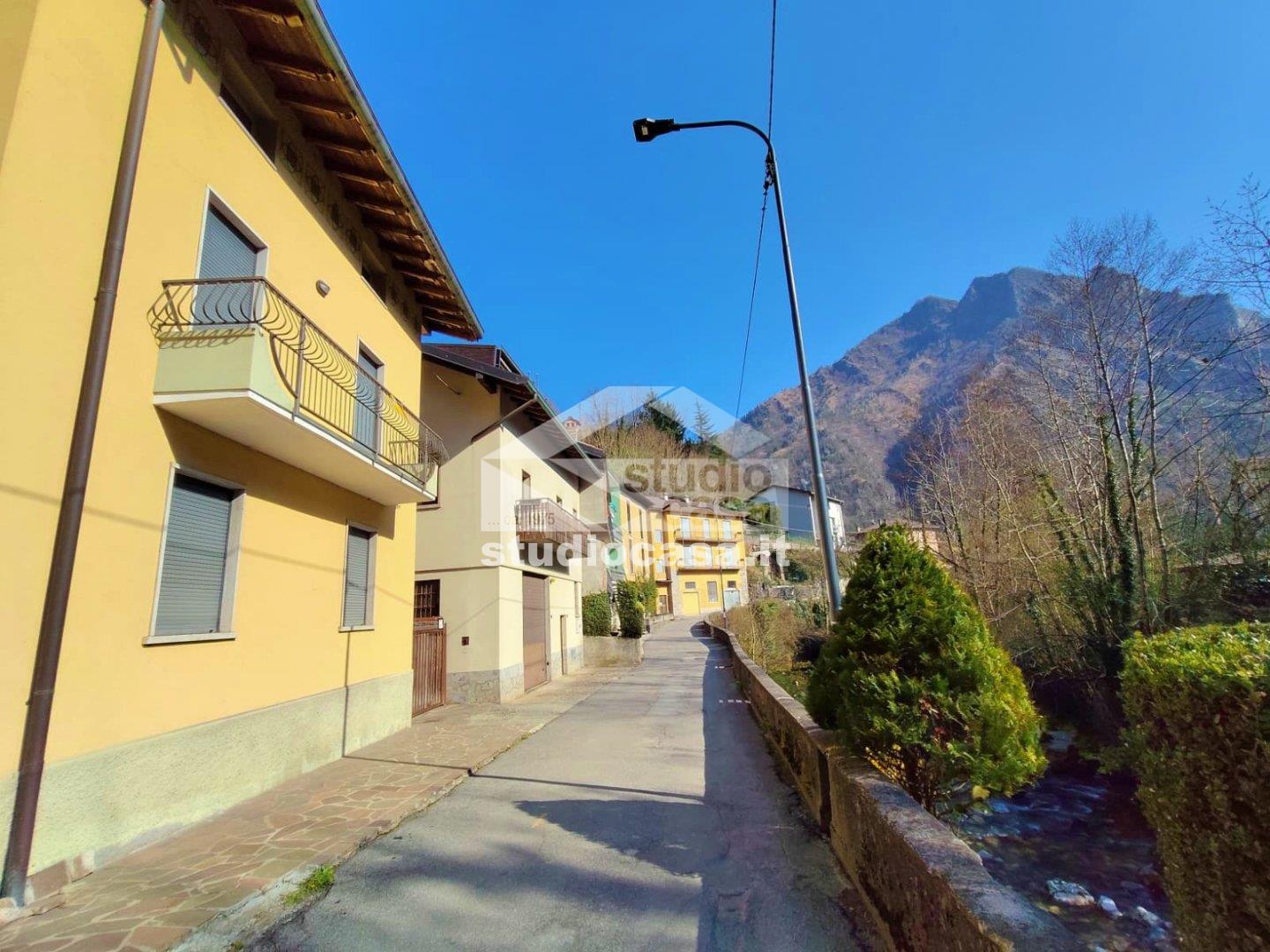 Casa Bifamiliare in vendita a Ponte Nossa