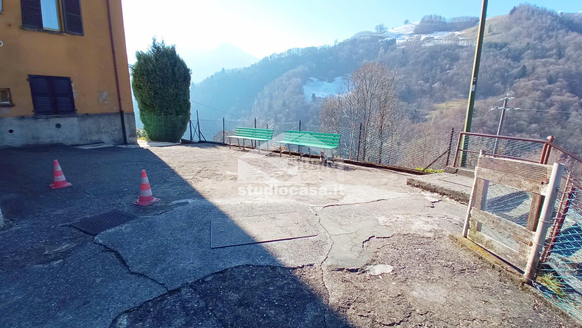 Appartamento in vendita a Gorno