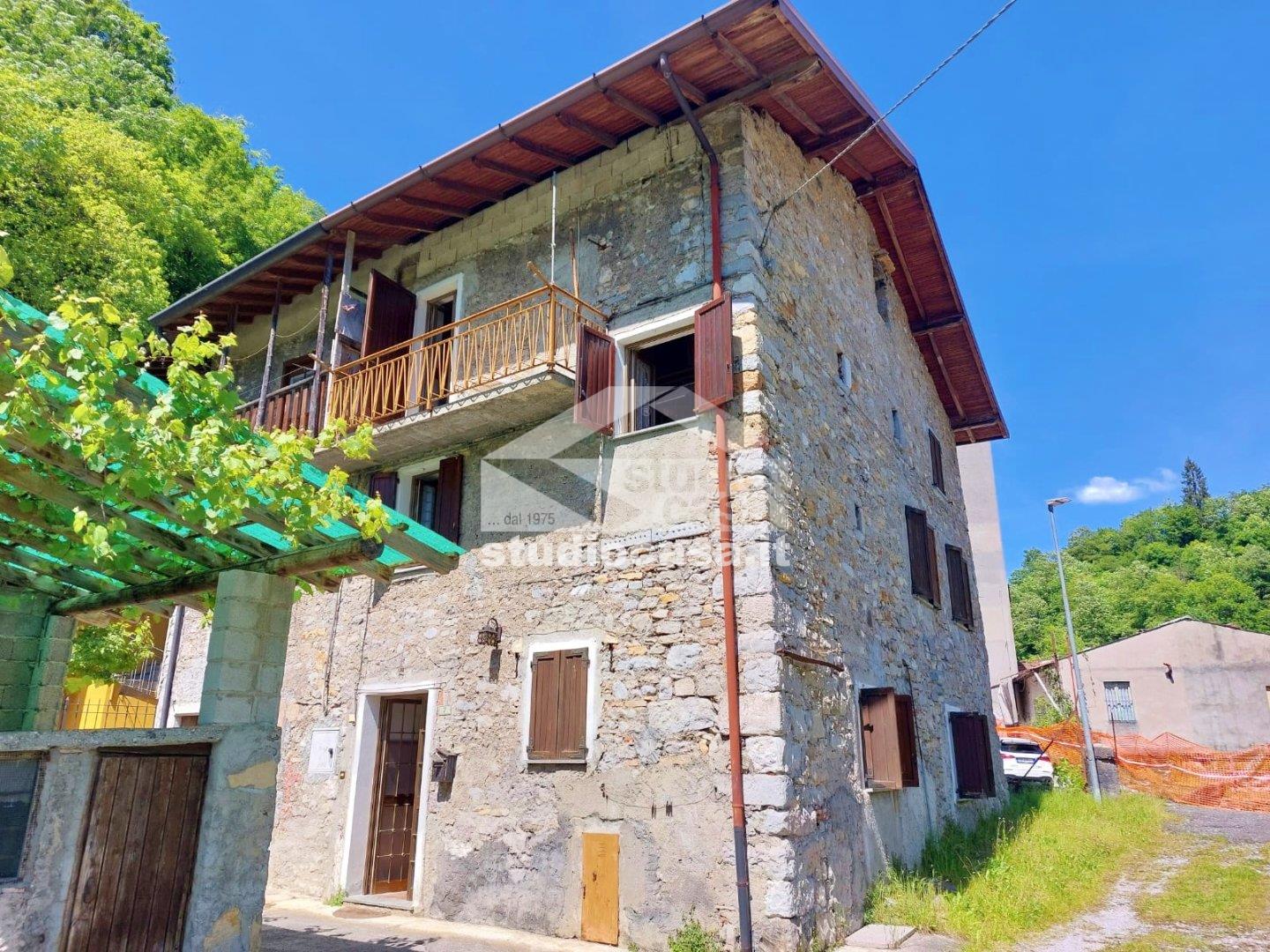 Casa Unifamiliare in vendita a Gorno