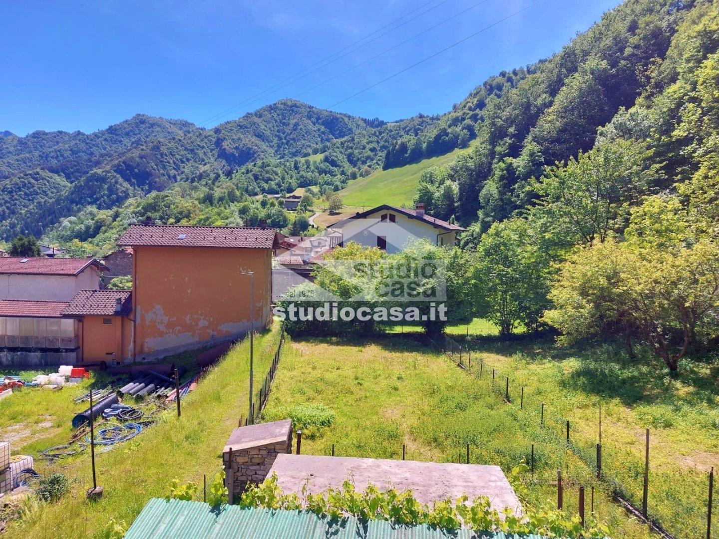 Casa Unifamiliare in vendita a Gorno