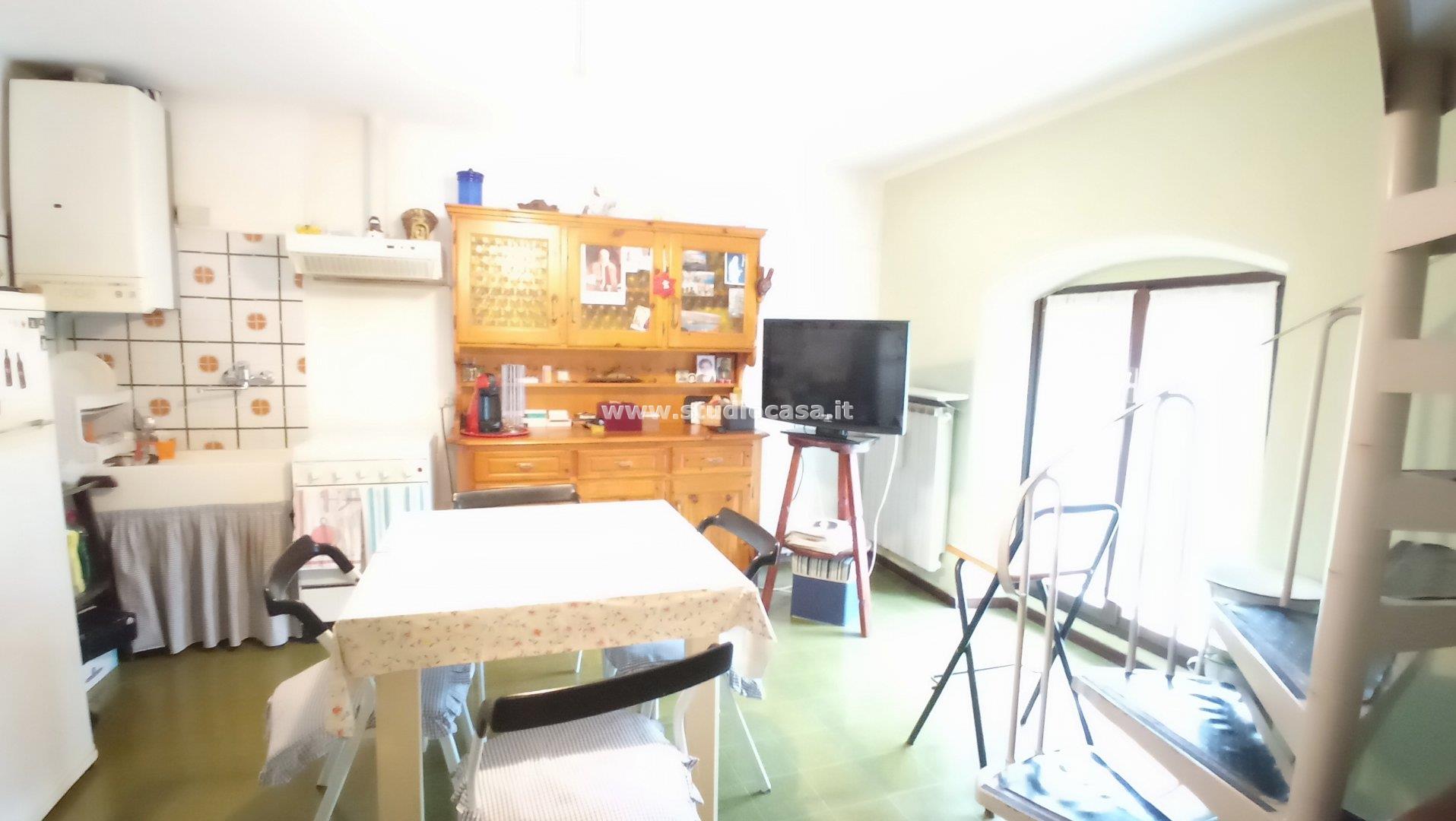 Appartamento in vendita a Gorno