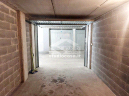 Box / Autorimessa in vendita a Alzano Lombardo