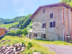 Casa Unifamiliare in vendita a Gorno