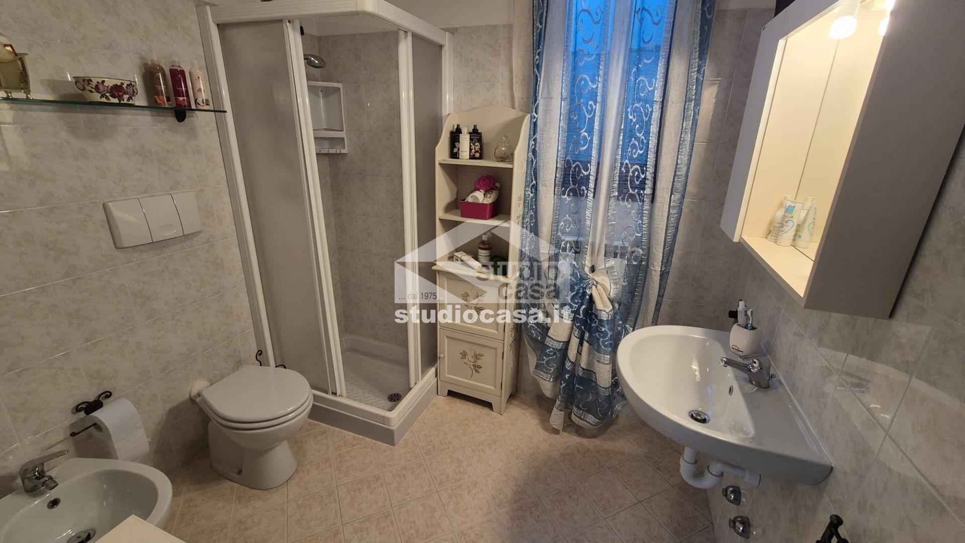 Appartamento in vendita a Riva di Solto