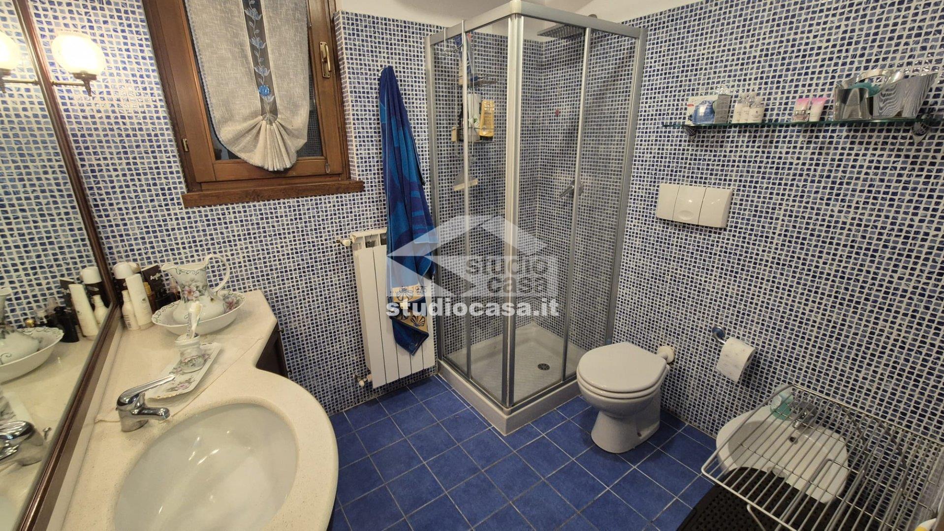 Appartamento in vendita a Riva di Solto