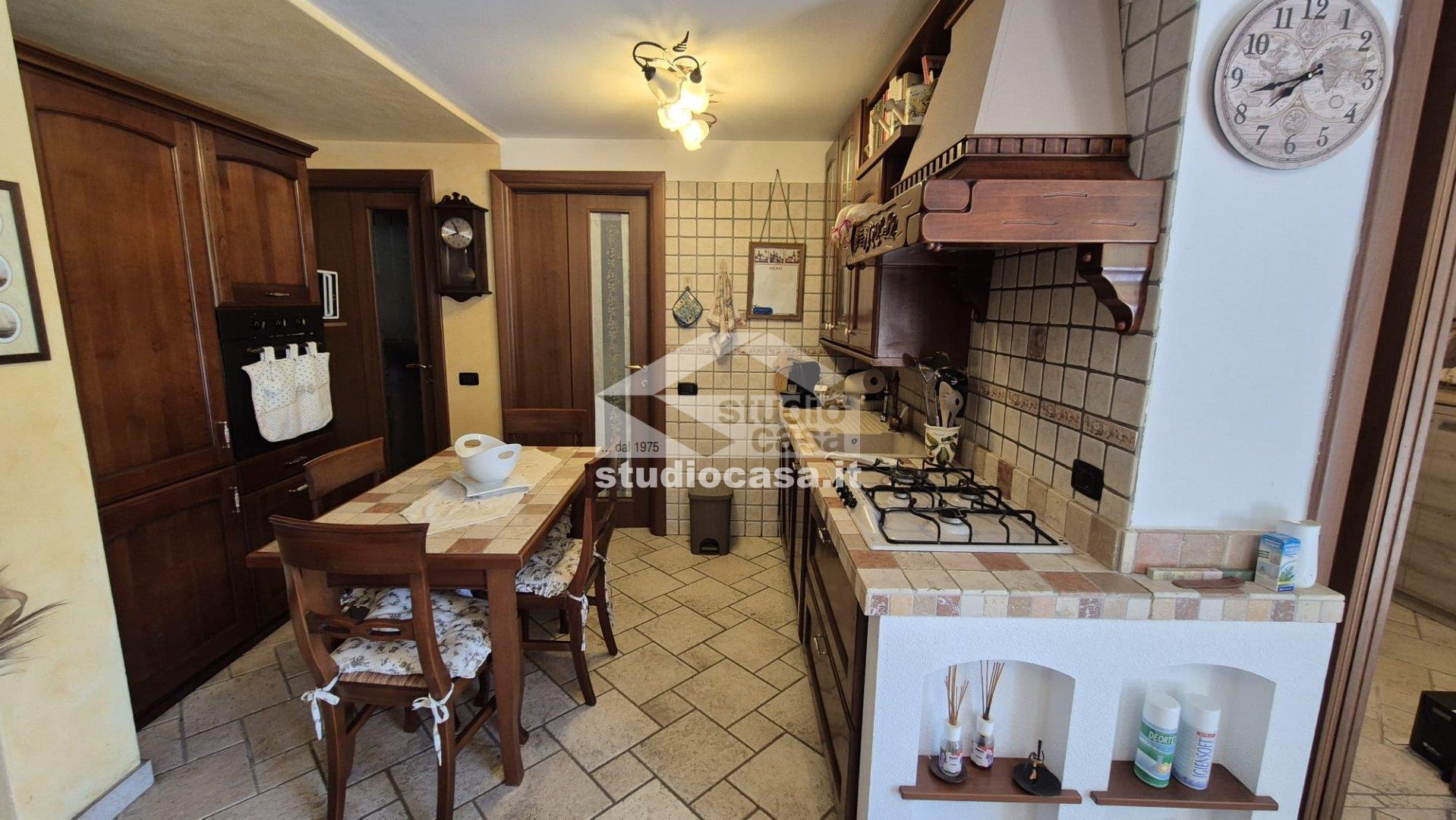 Appartamento in vendita a Riva di Solto